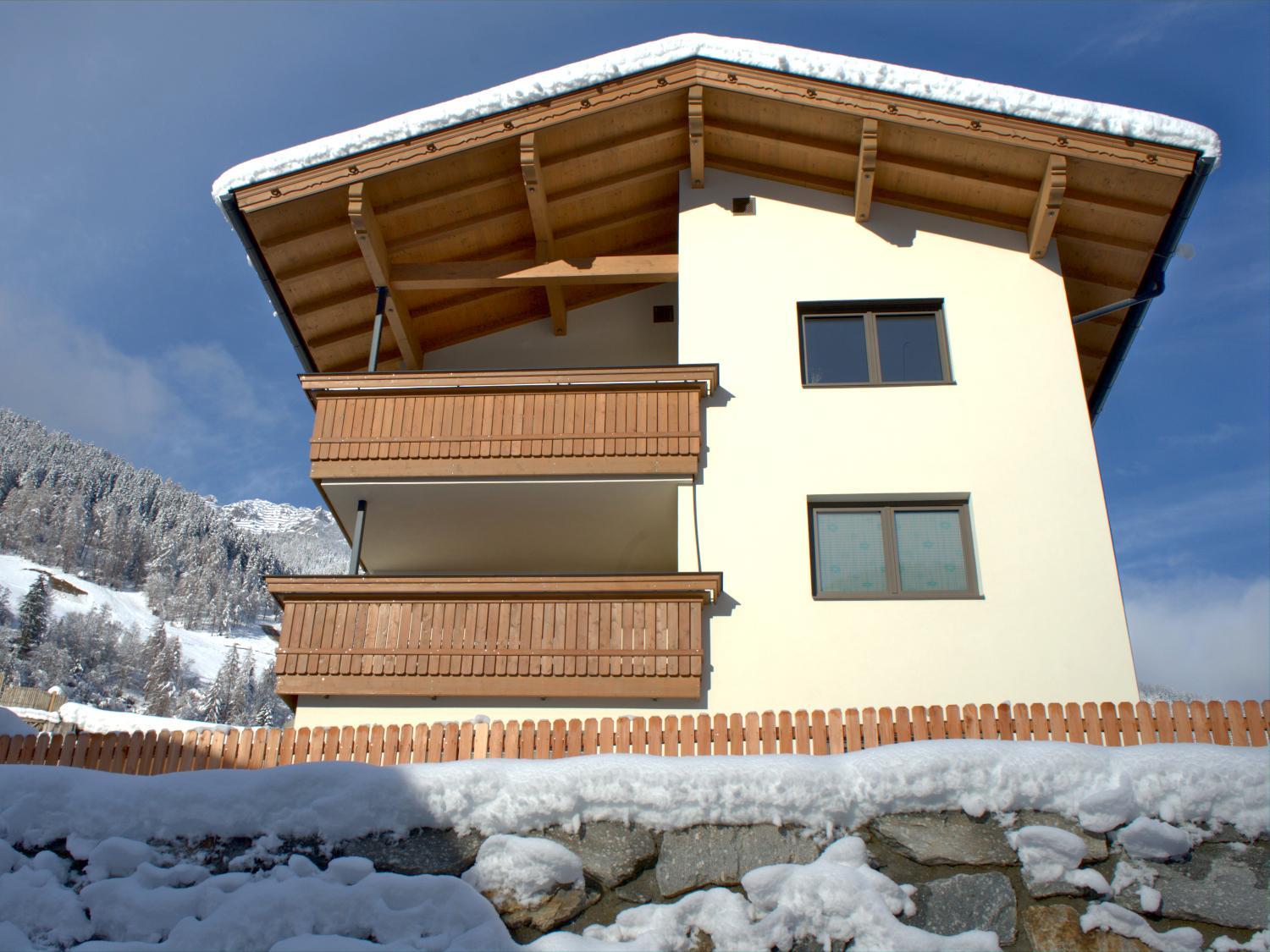 Berg' & Bluamen Appartements Stubai
