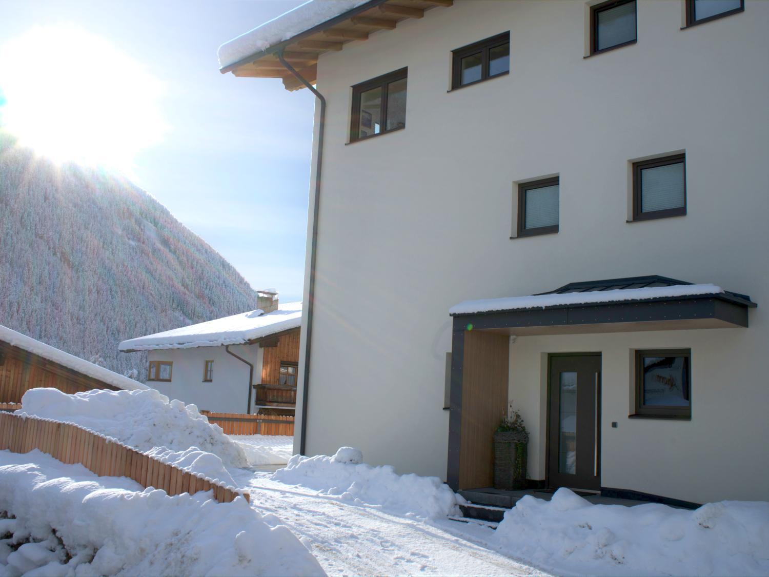 Berg' & Bluamen Appartements Stubai