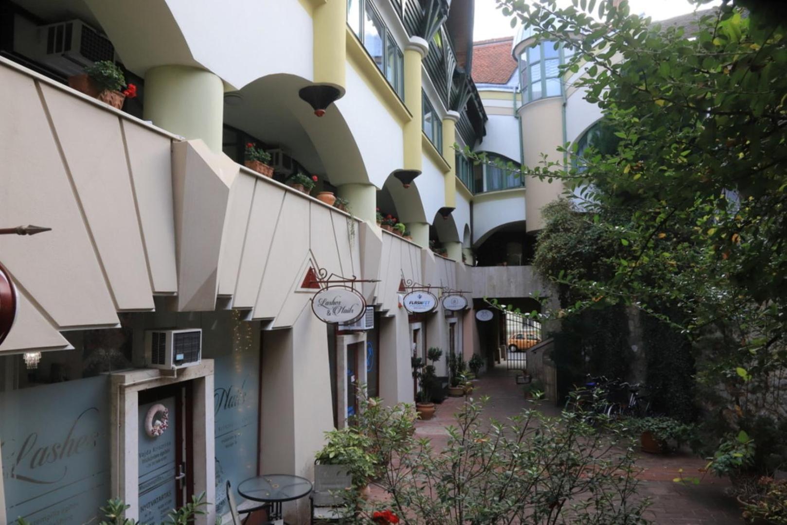 Studio Gold apartman view 3