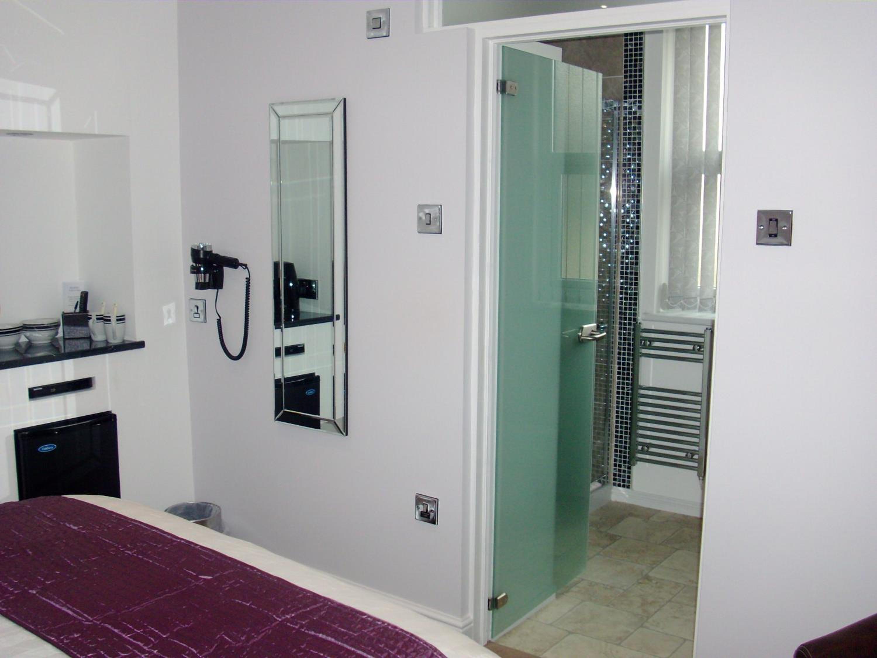 Farnham Hotel