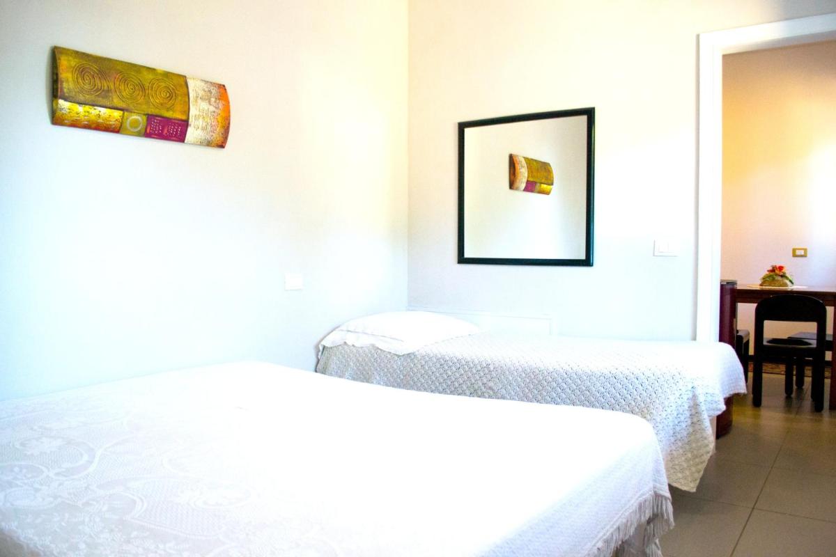 2 bedrooms house at Monopoli 100 m away from the beach with sea view enclosed garden and wifi
