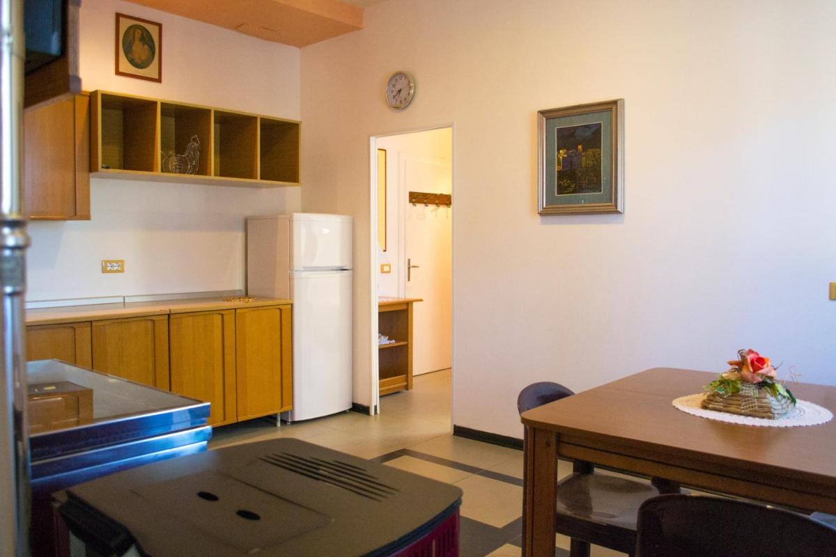 2 bedrooms house at Monopoli 100 m away from the beach with sea view enclosed garden and wifi