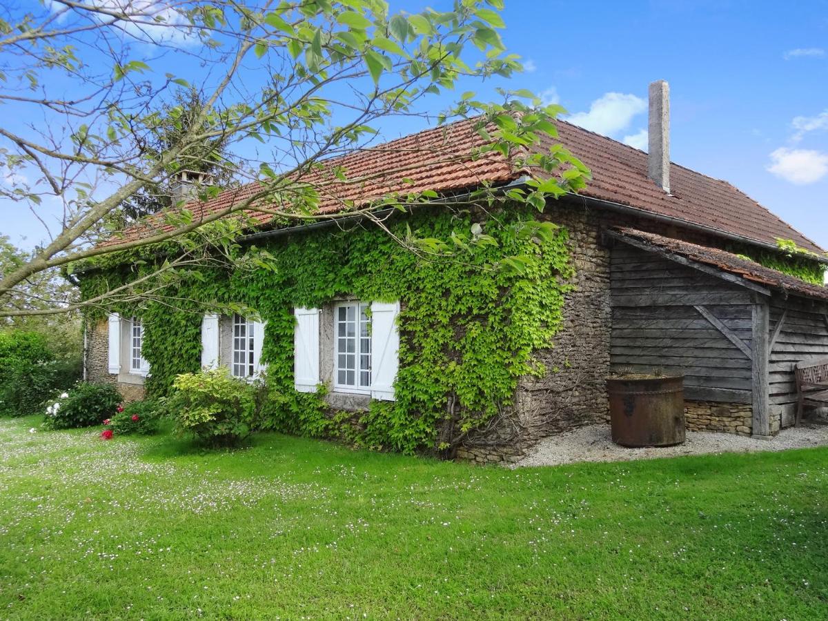 Maison de 4 chambres avec piscine privee jardin clos et wifi a Saint Amand de Coly