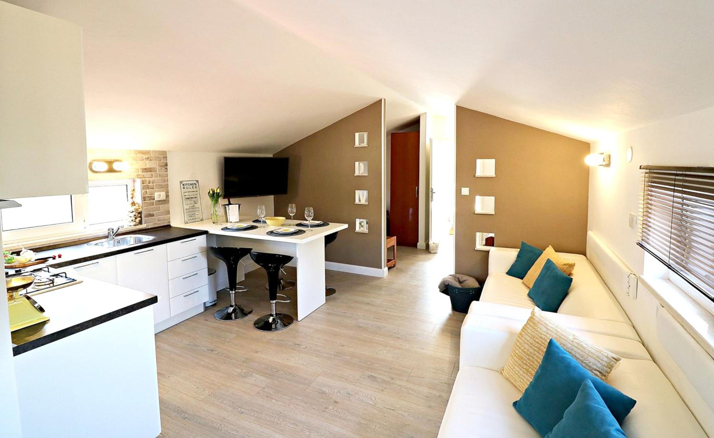 Modern apartment in Peracko Blato with sea view and pool