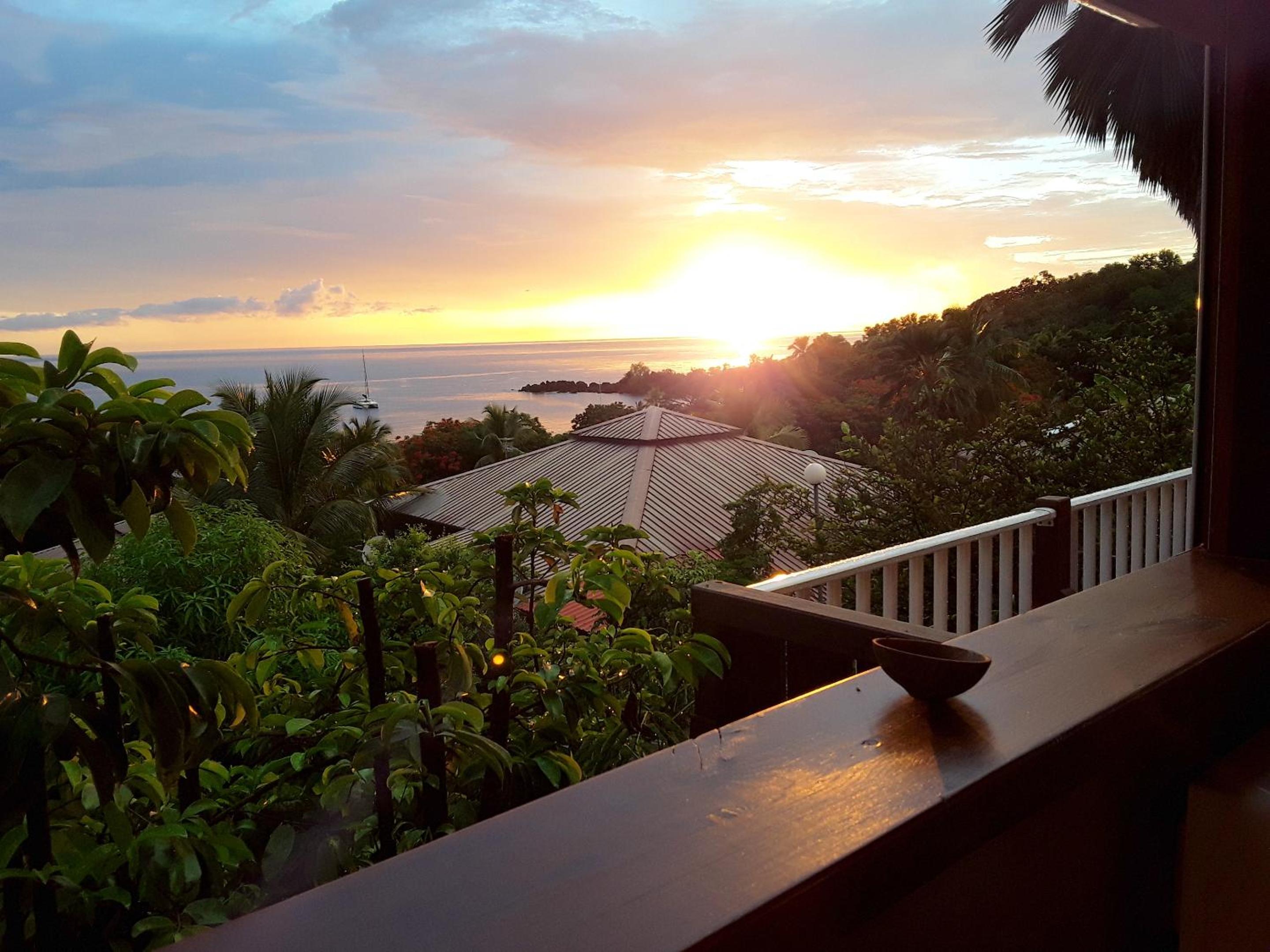 Bungalow enchanteur à Bouillante avec vue sur la mer
