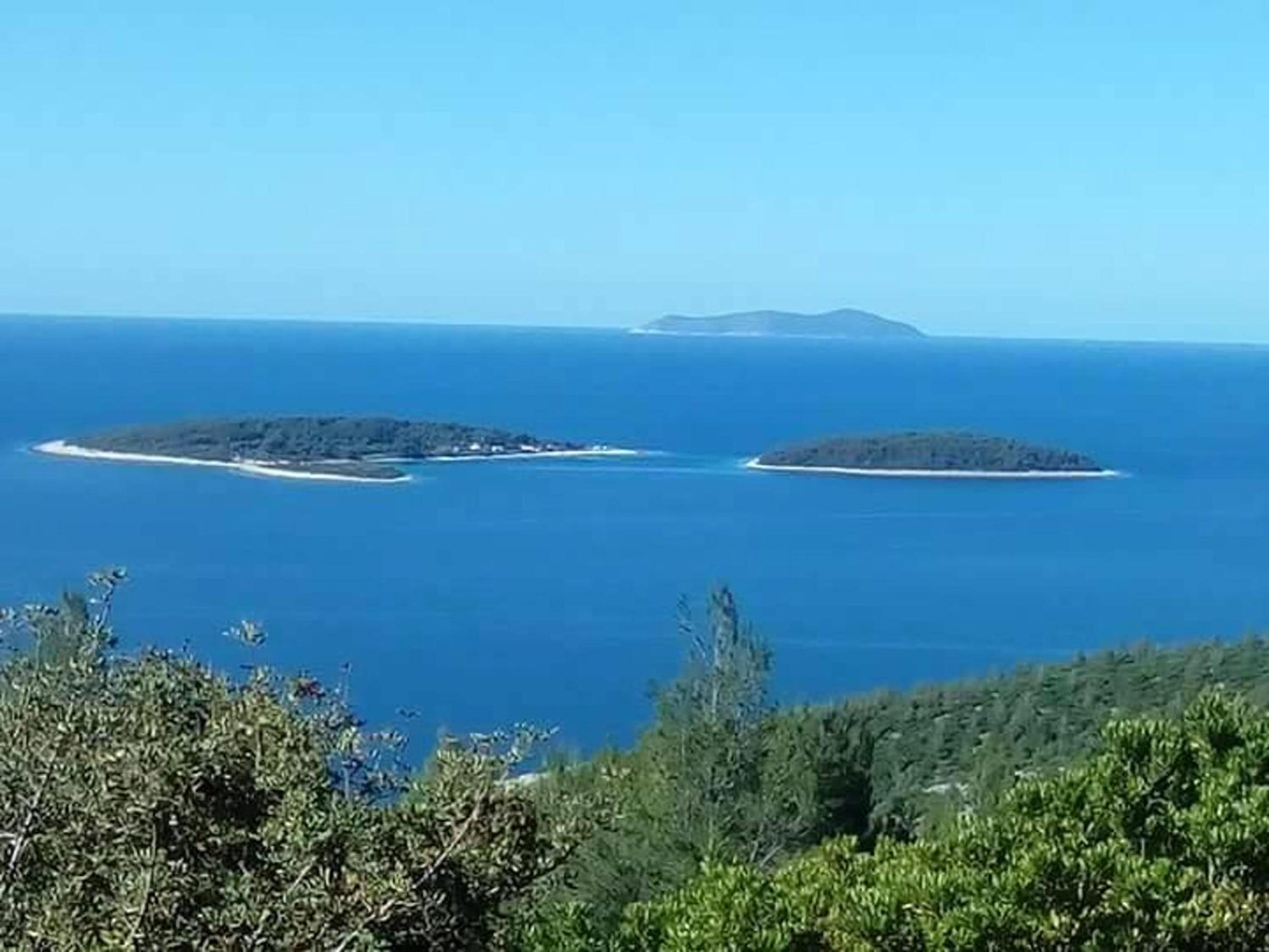 Charming house with sea view in Potirna, garden