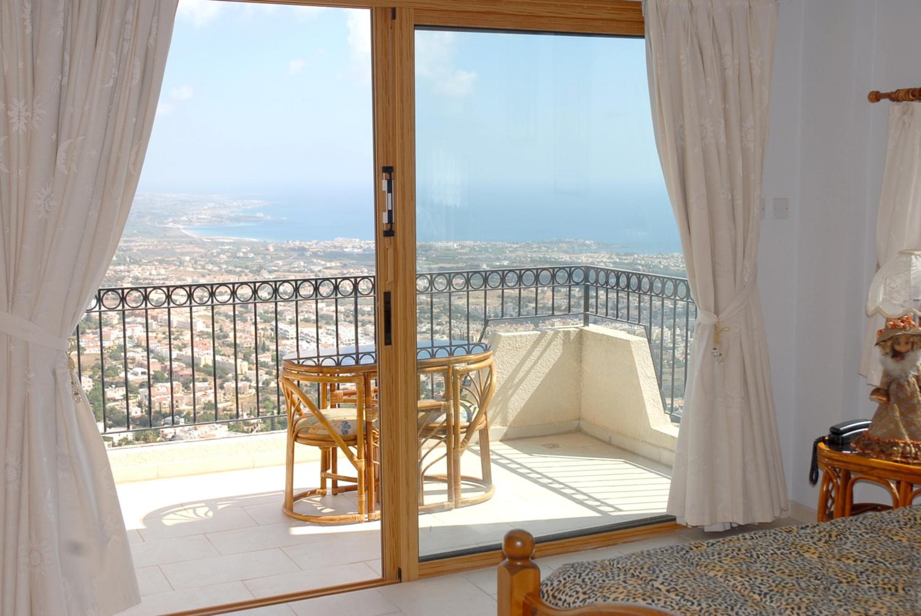 Peyia Villa with sea view, private pool, and garden