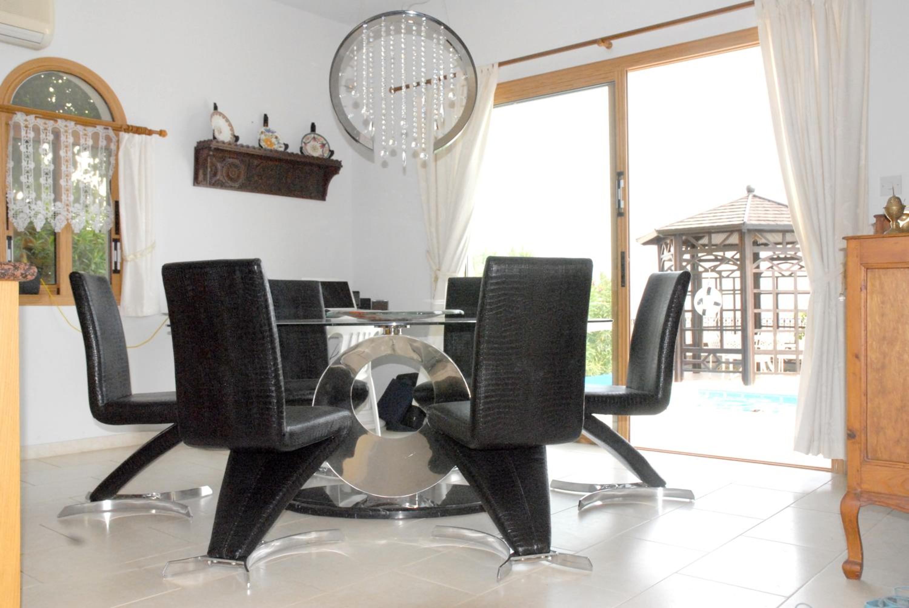 Peyia Villa with sea view, private pool, and garden