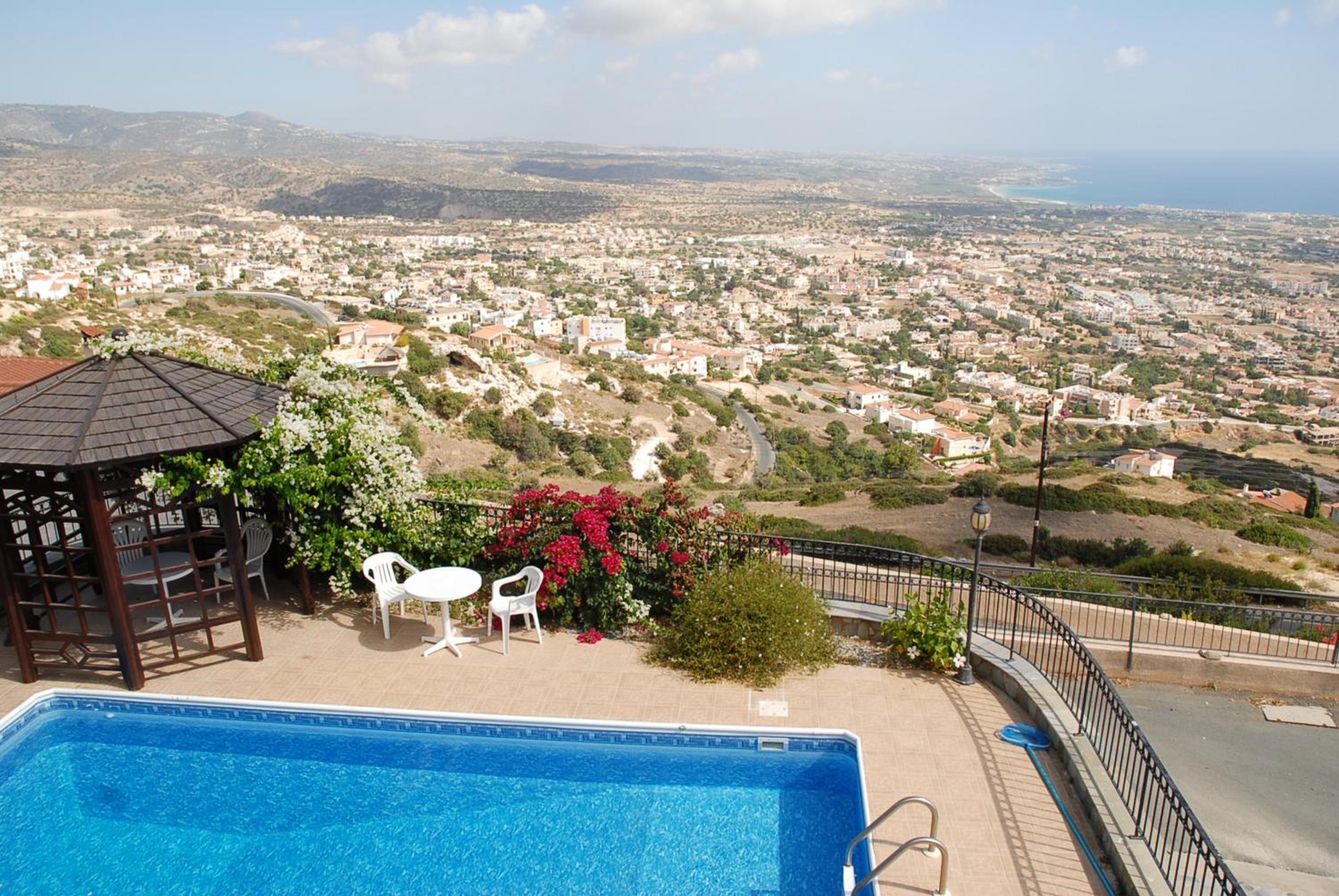 Peyia Villa with sea view, private pool, and garden