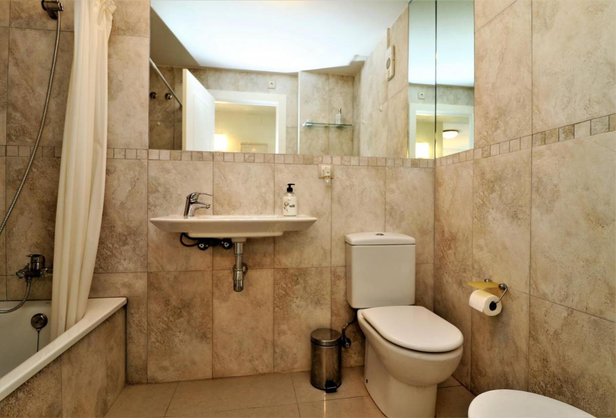 One bedroom appartement at Benidorm 300 m away from the beach with sea view shared pool and enclosed garden view 4