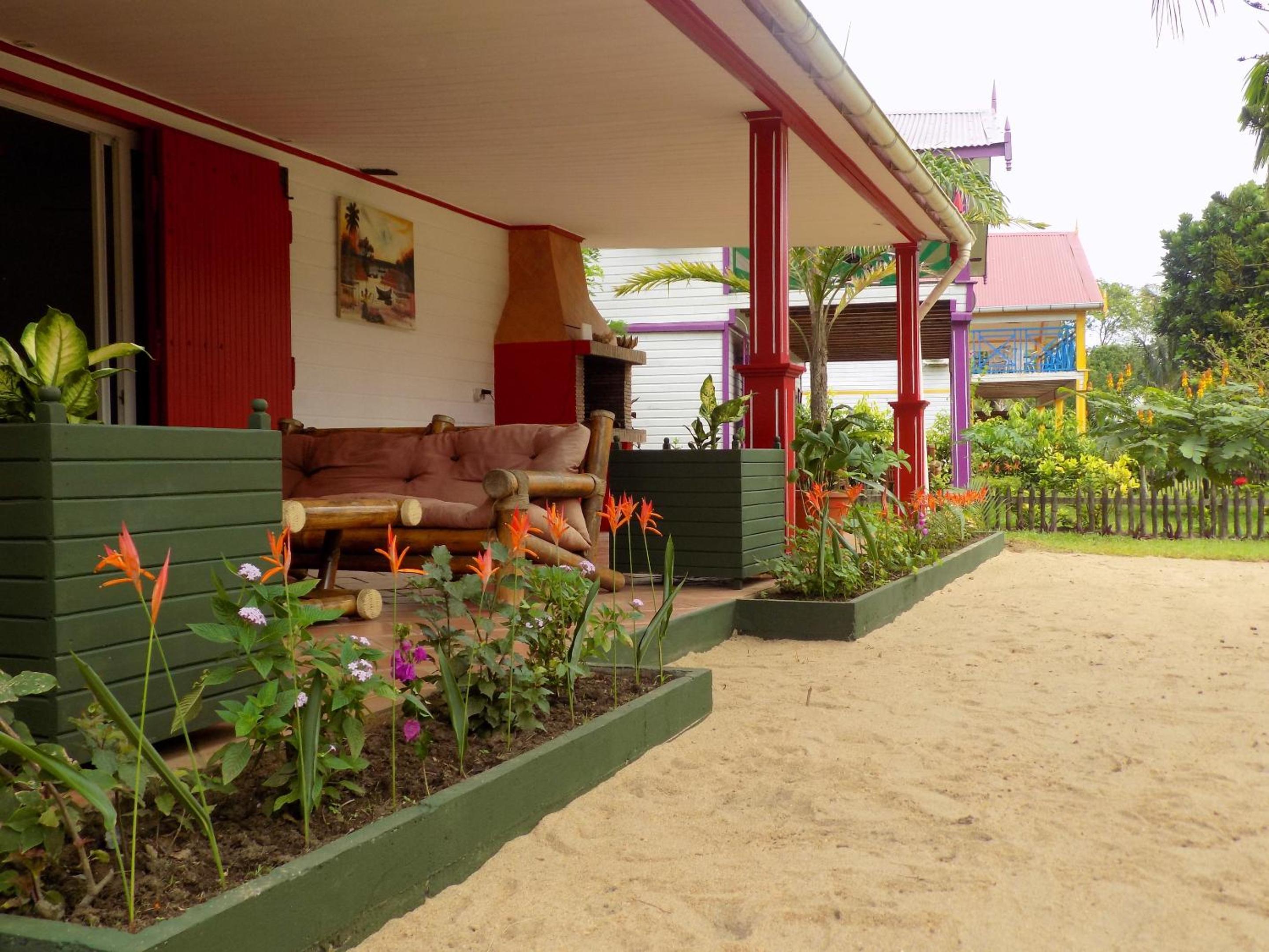 Charming house with sea view in Foulpointe + Enclosed garden. view 2