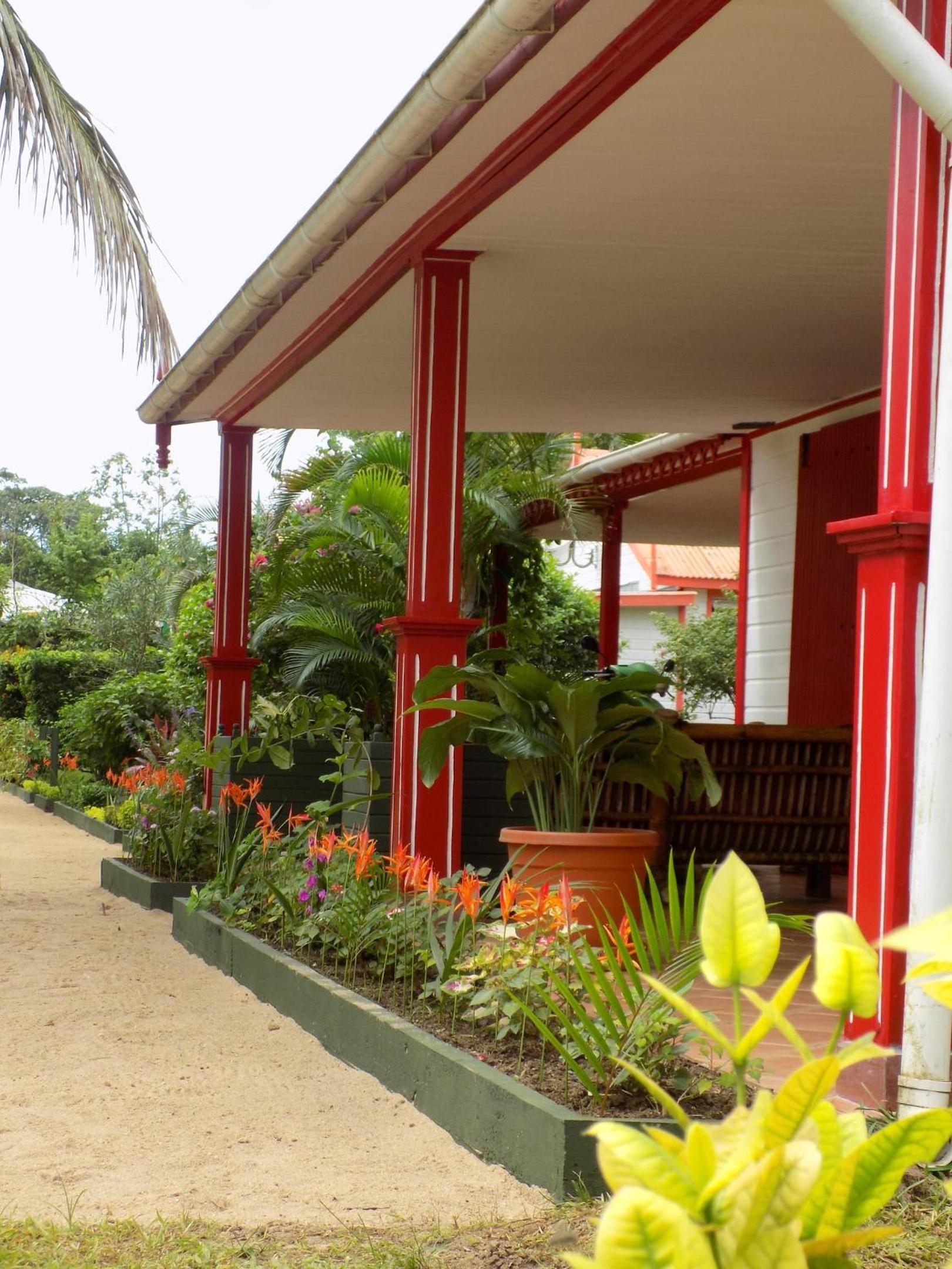 Charming house with sea view in Foulpointe + Enclosed garden. view 5
