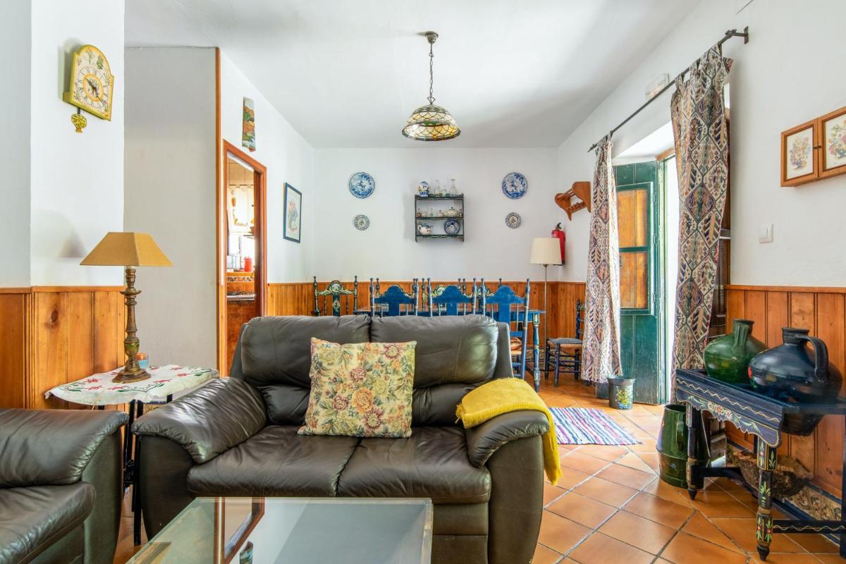4 bedrooms villa with private pool and enclosed garden at Cortegana photo 2