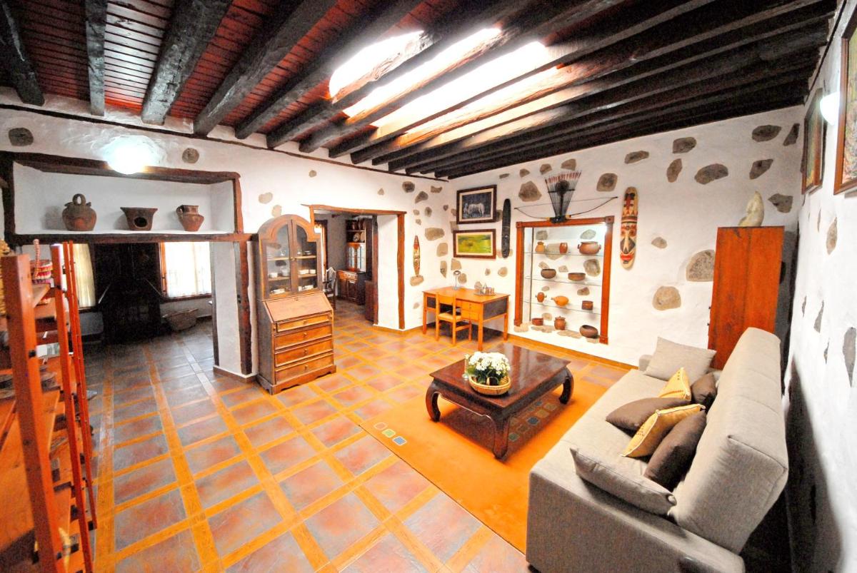 3 bedrooms house with sea view enclosed garden and wifi at Icod de los Vinos 5 km away from the beach