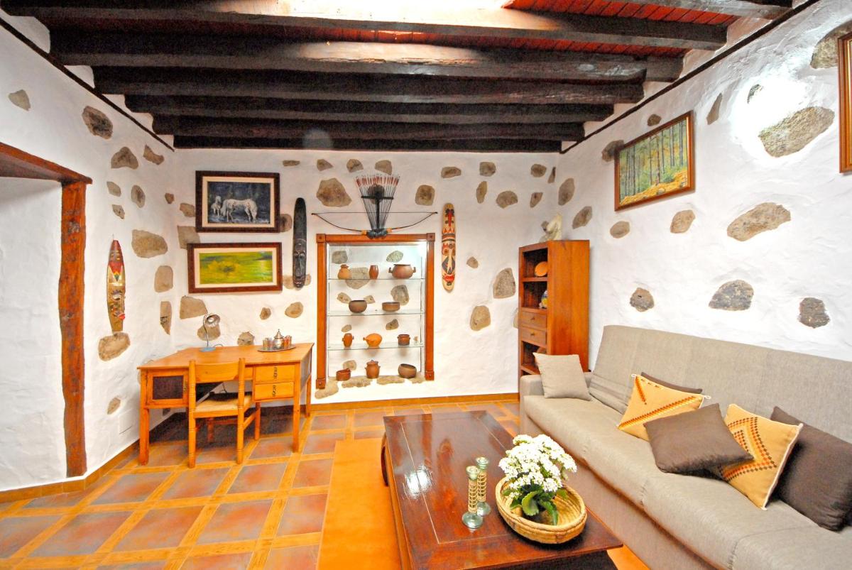 3 bedrooms house with sea view enclosed garden and wifi at Icod de los Vinos 5 km away from the beach