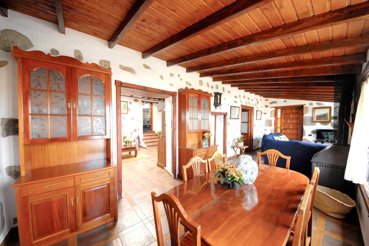 3 bedrooms house with sea view enclosed garden and wifi at Icod de los Vinos 5 km away from the beach