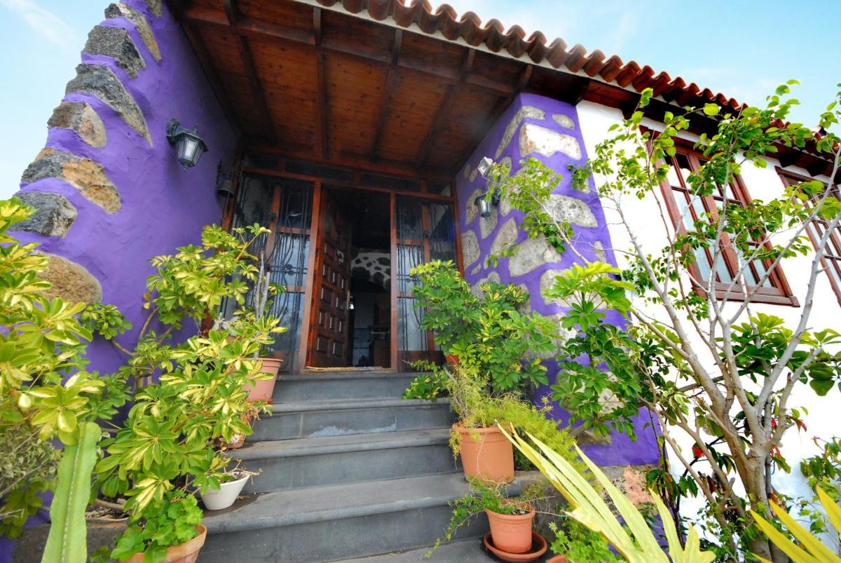 3 bedrooms house with sea view enclosed garden and wifi at Icod de los Vinos 5 km away from the beach