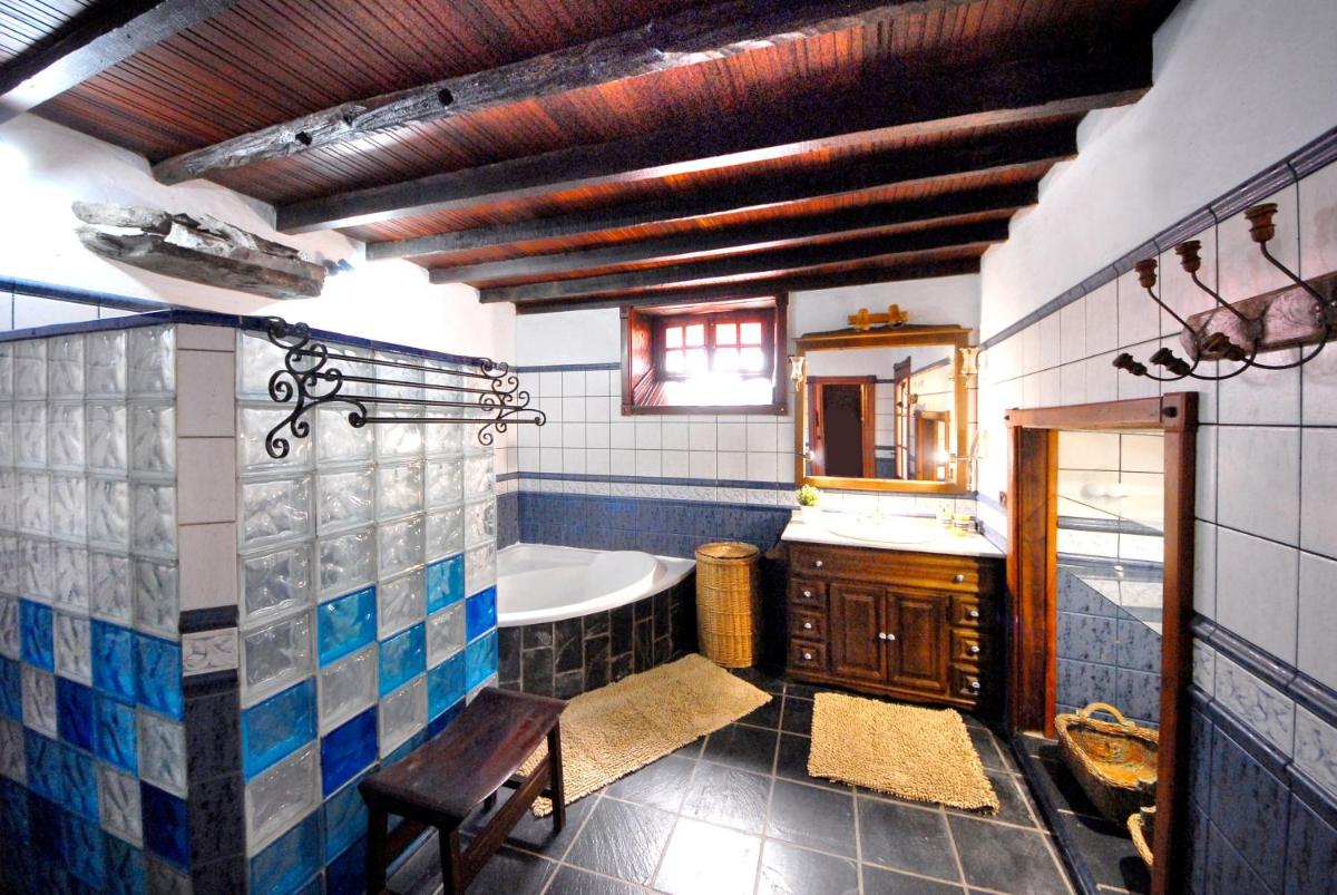 3 bedrooms house with sea view enclosed garden and wifi at Icod de los Vinos 5 km away from the beach