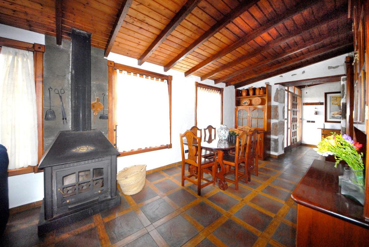 3 bedrooms house with sea view enclosed garden and wifi at Icod de los Vinos 5 km away from the beach
