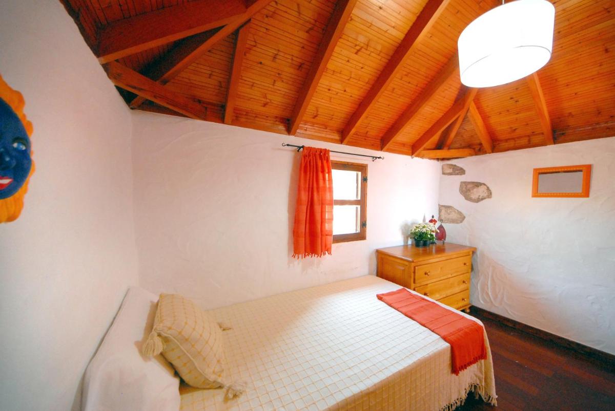 3 bedrooms house with sea view enclosed garden and wifi at Icod de los Vinos 5 km away from the beach