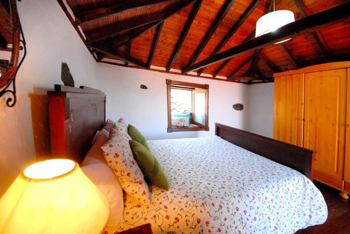 3 bedrooms house with sea view enclosed garden and wifi at Icod de los Vinos 5 km away from the beach