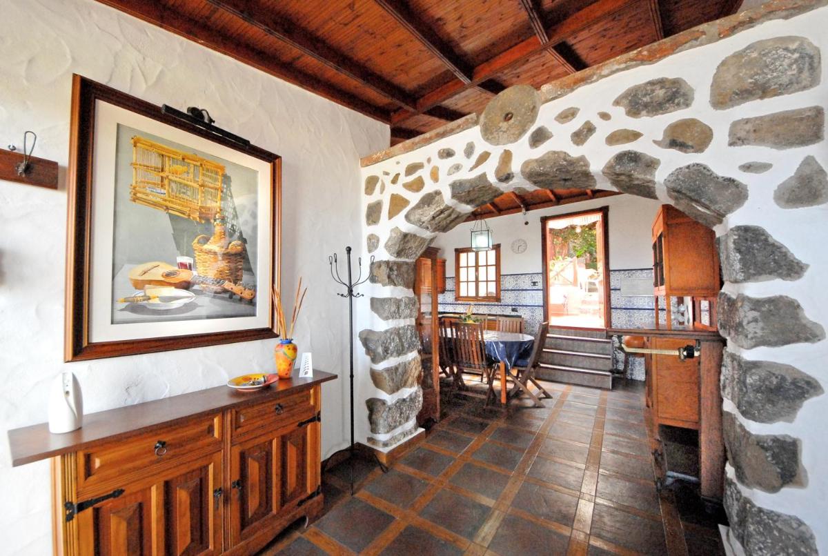 3 bedrooms house with sea view enclosed garden and wifi at Icod de los Vinos 5 km away from the beach