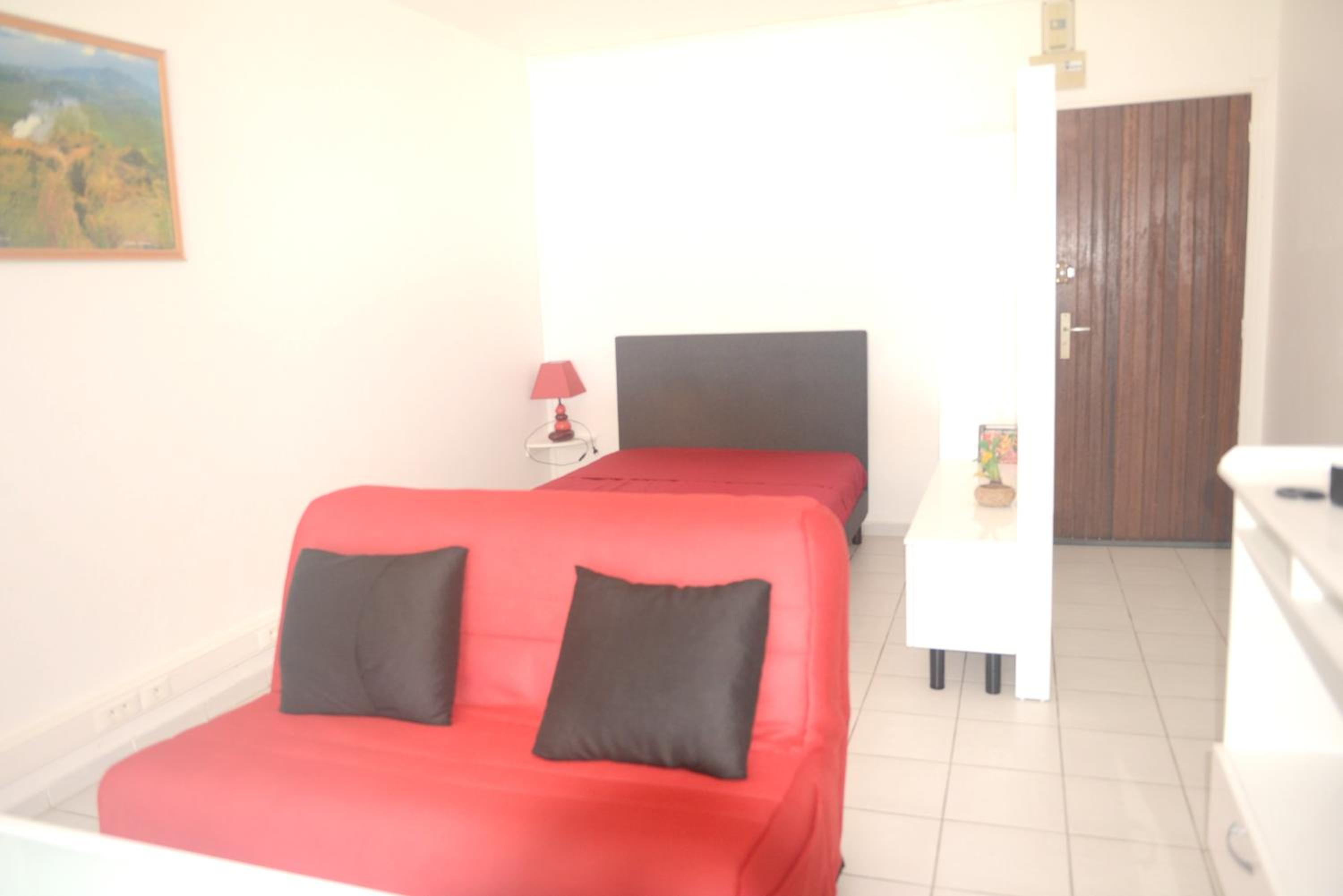 Charmant studio avec vue sur mer au Moule, 20 m² + terrasse view 2