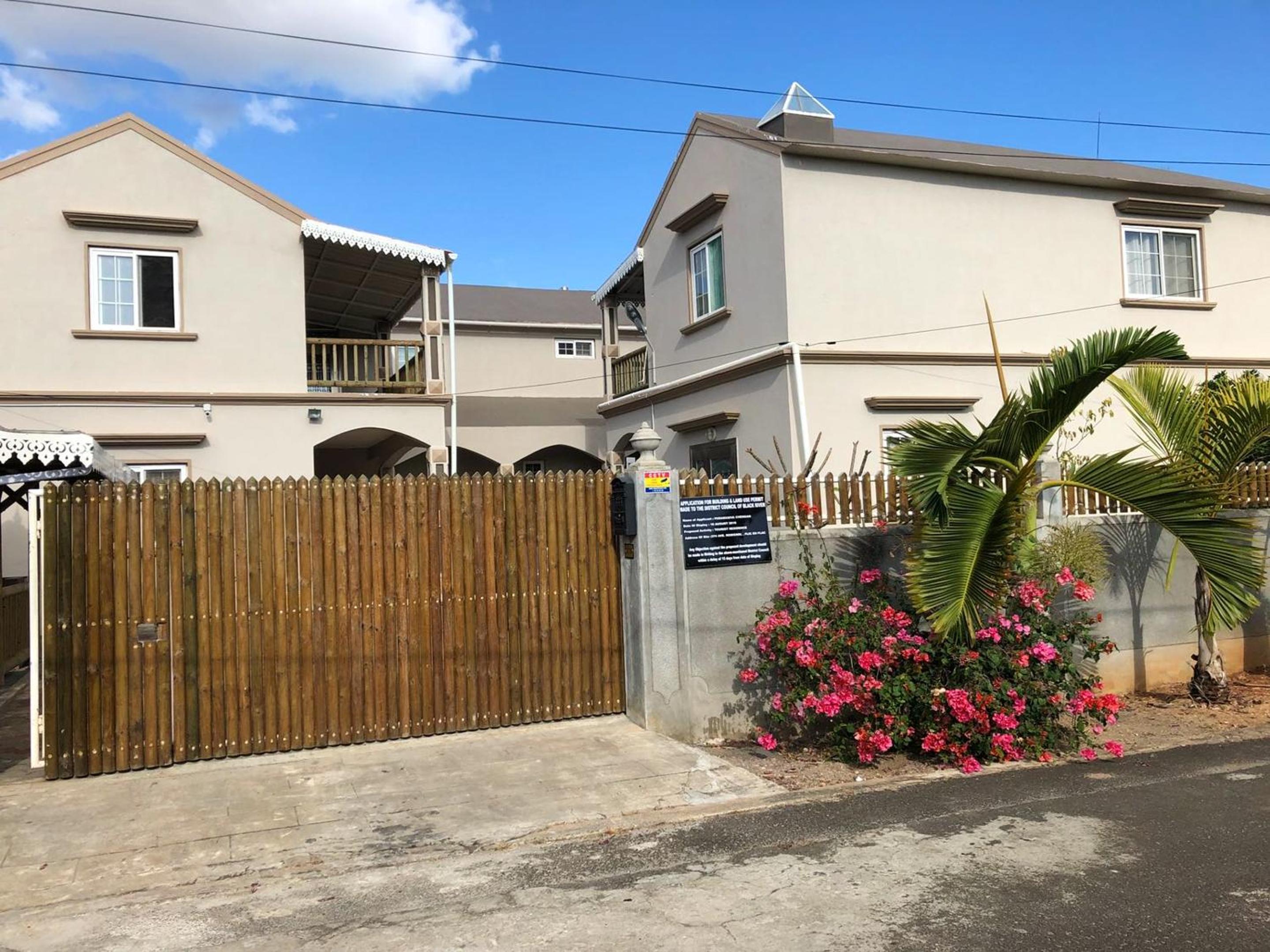 Villa Retreat in Flic en Flac with Private Pool view 4