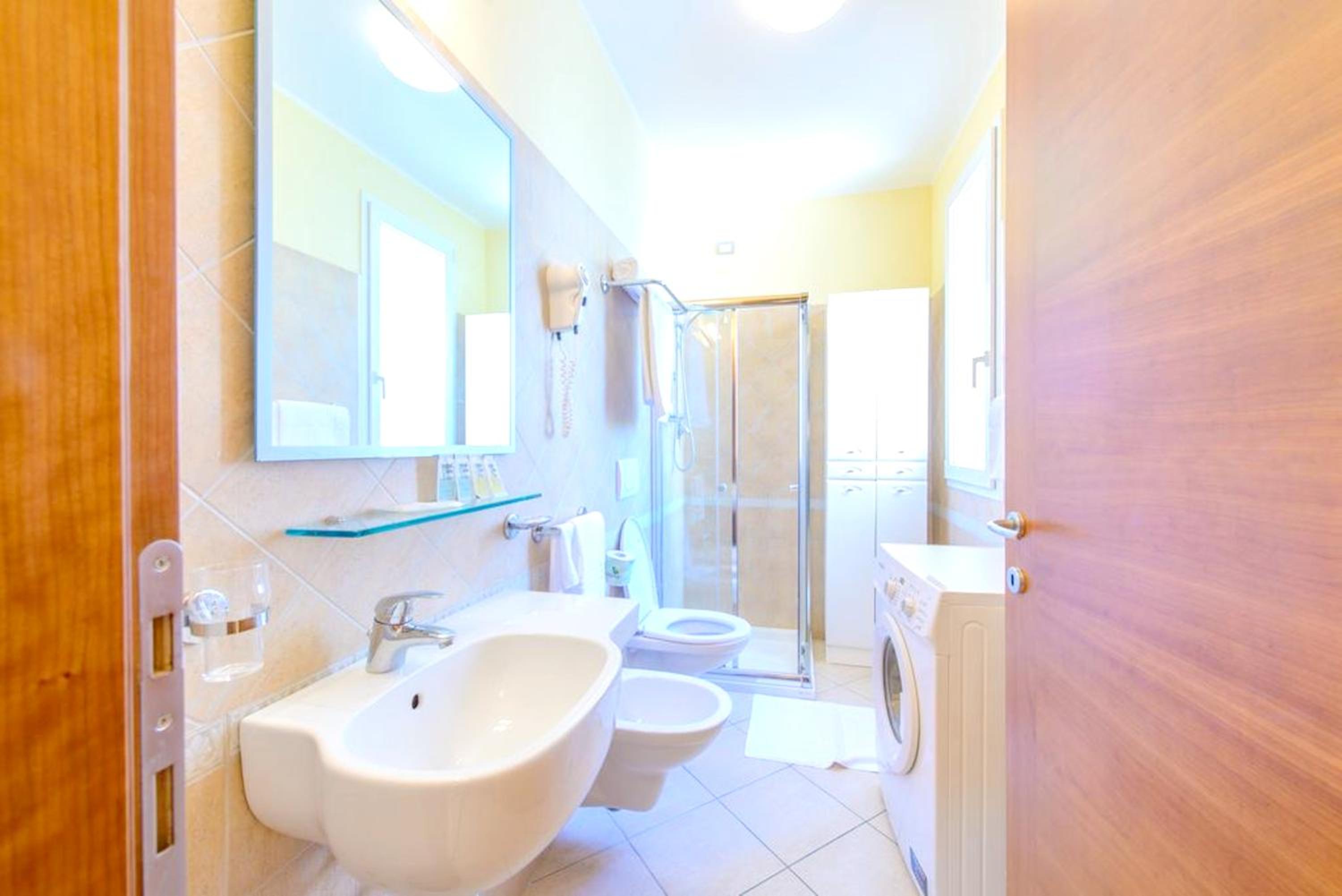 Comfortable Apartment in Rimini 50 m² Near the Beach view 4