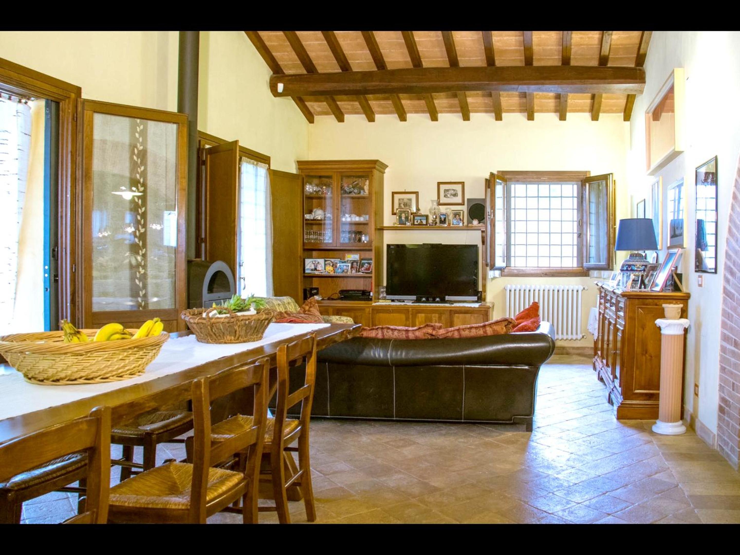 Spacious villa with pool in Montecampano 250 m² view 2