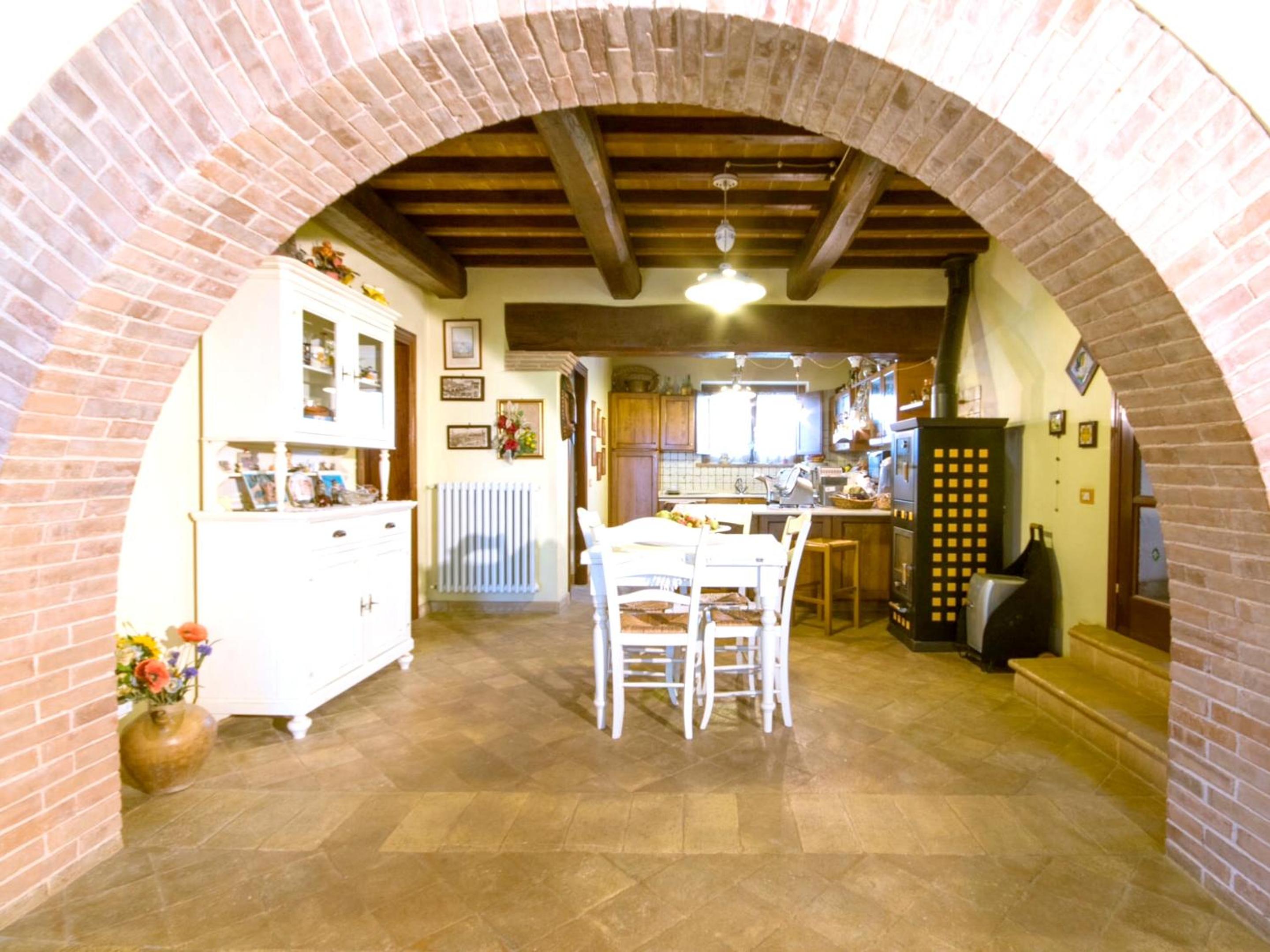 Spacious villa with pool in Montecampano 250 m² view 3
