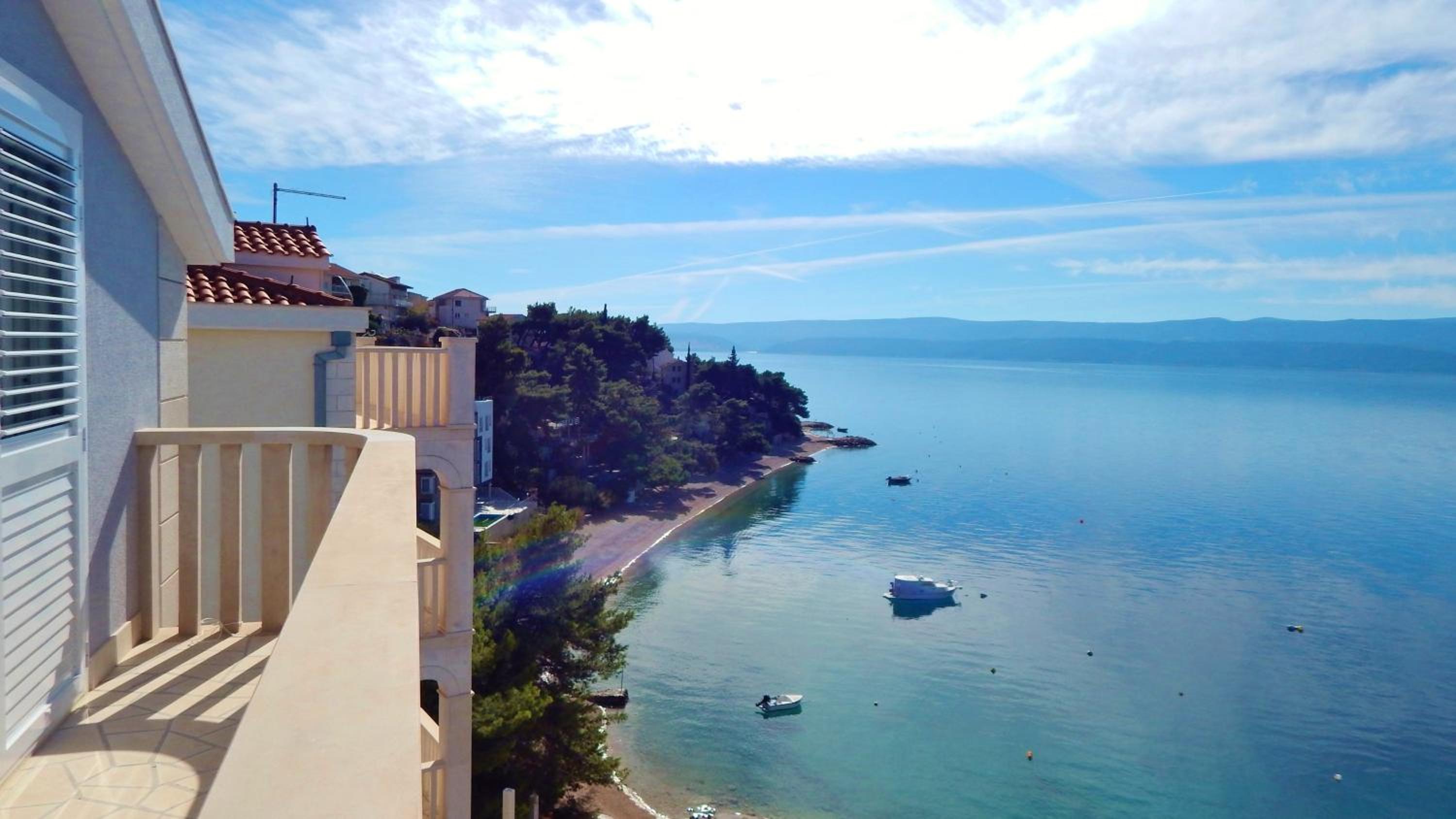 Sea view apartment in Omis Terrace view 4
