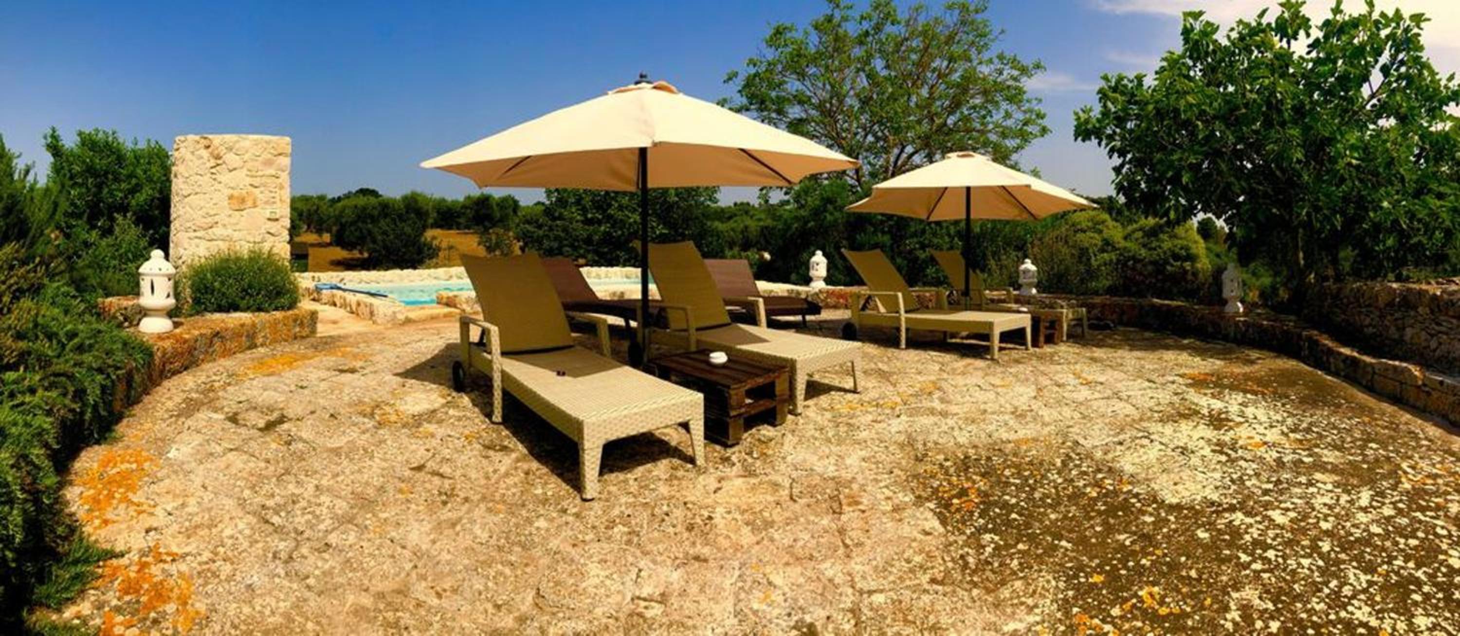 Spacious villa with pool in Bari 100 m² - Lush garden view 5