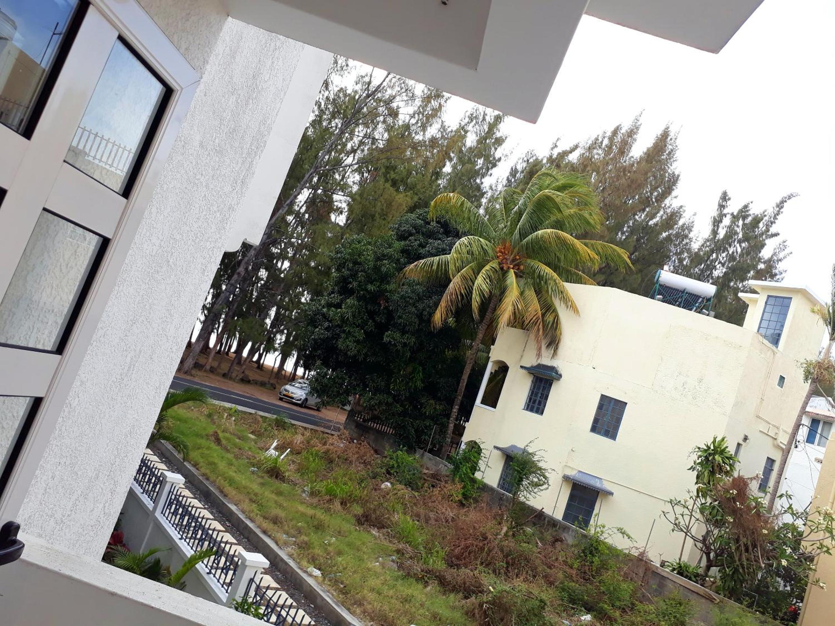 Seaview Apartment in Flic en Flac - 60 m² with Balcony view 4