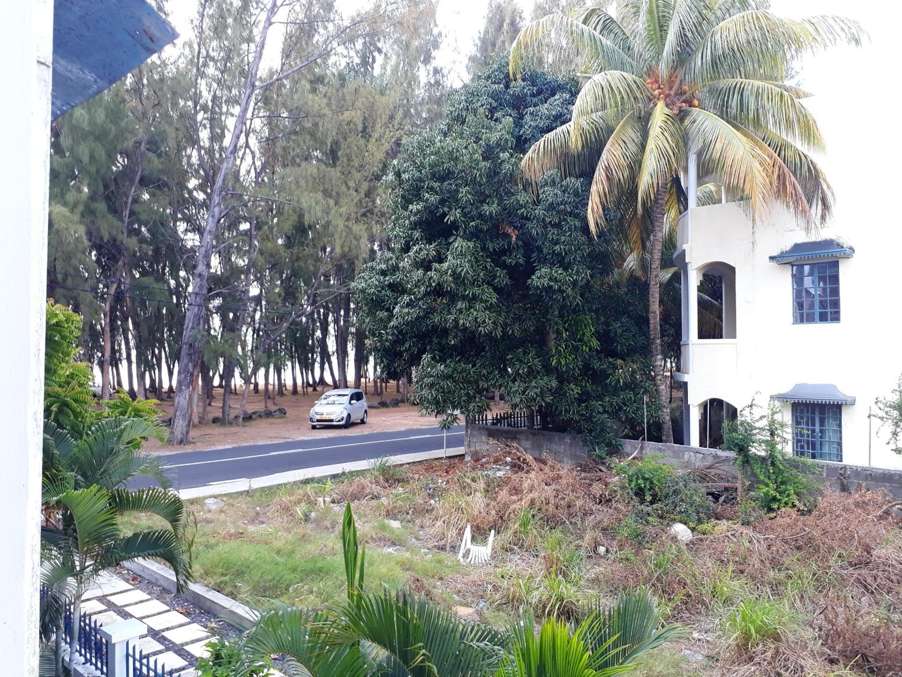 Seaview Apartment in Flic en Flac - 60 m² with Balcony view 5