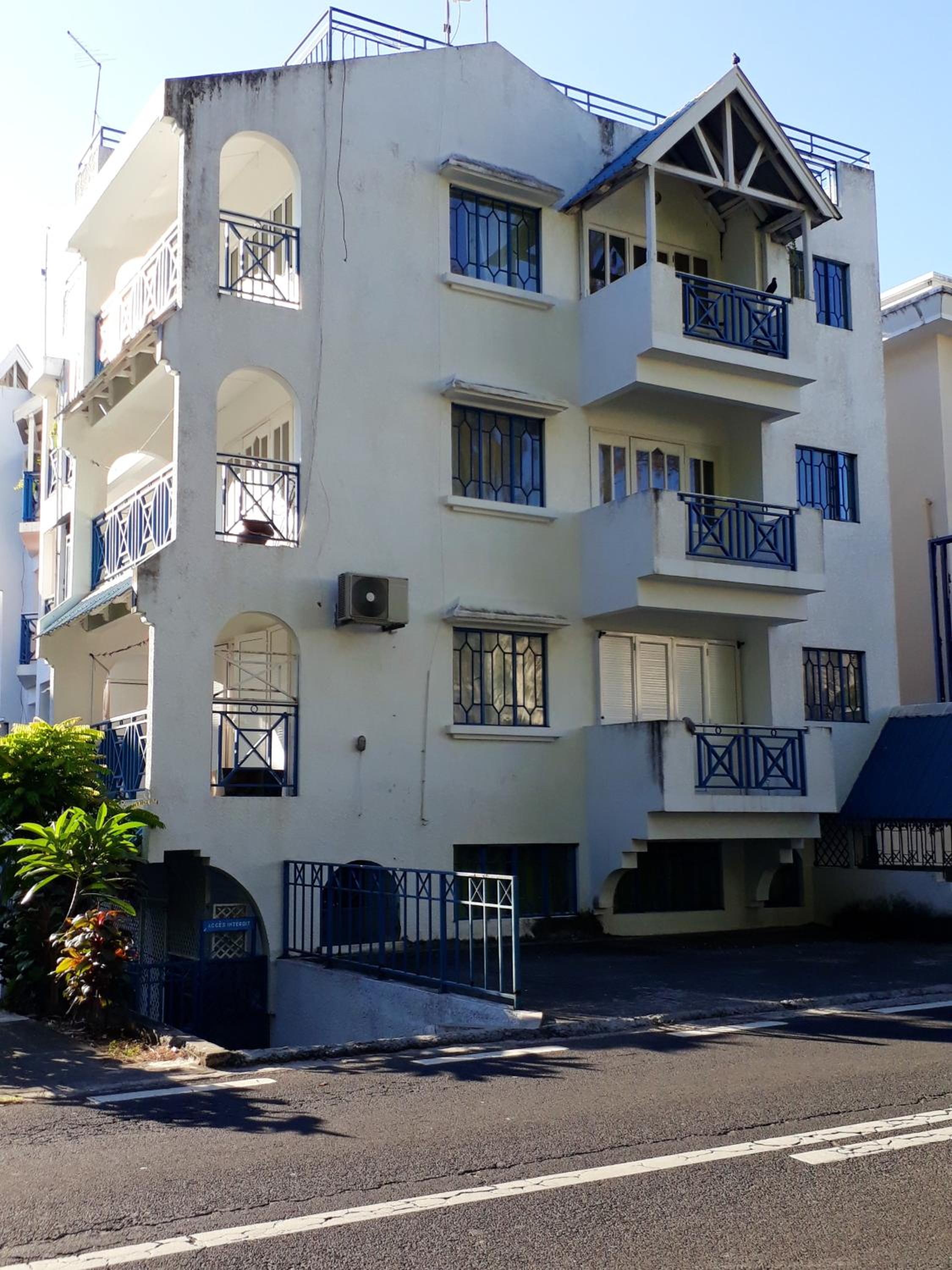 Seaview Apartment in Flic en Flac - 60 m² with Balcony view 3