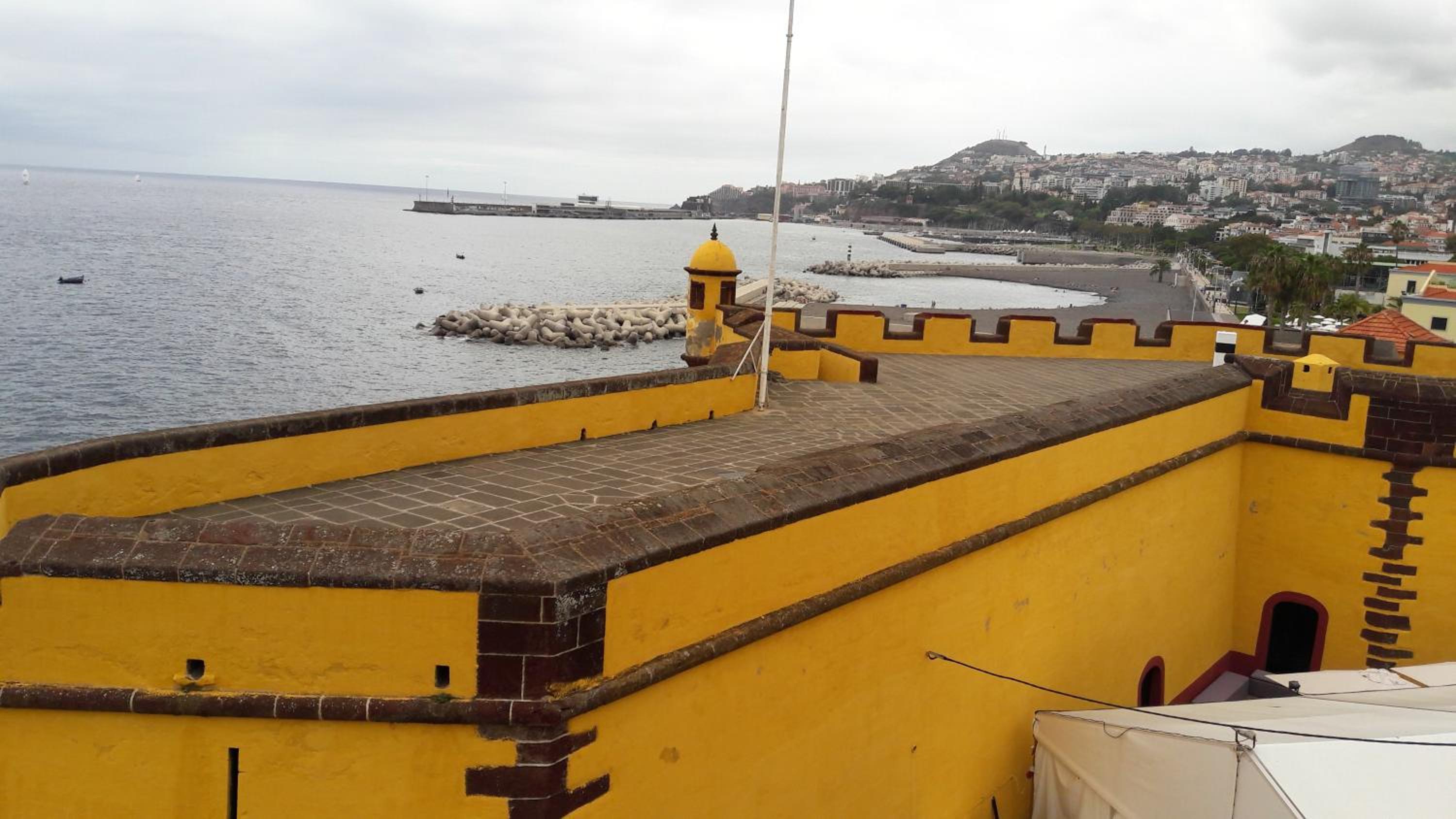 Cosy apartment in Funchal, sea and mountain views, 35 m²