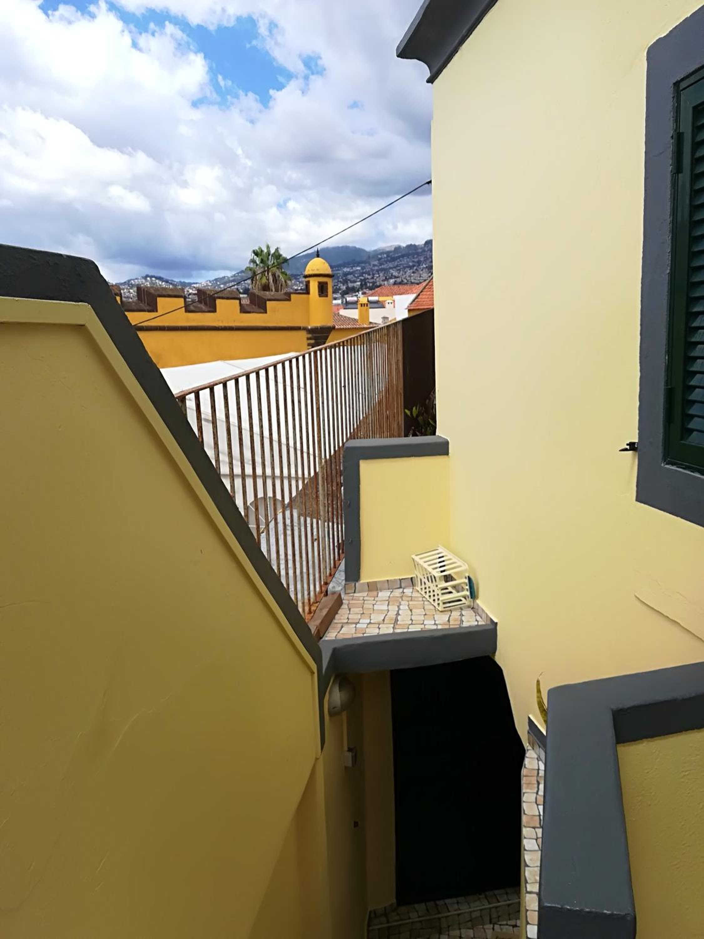 Cosy apartment in Funchal, sea and mountain views, 35 m²
