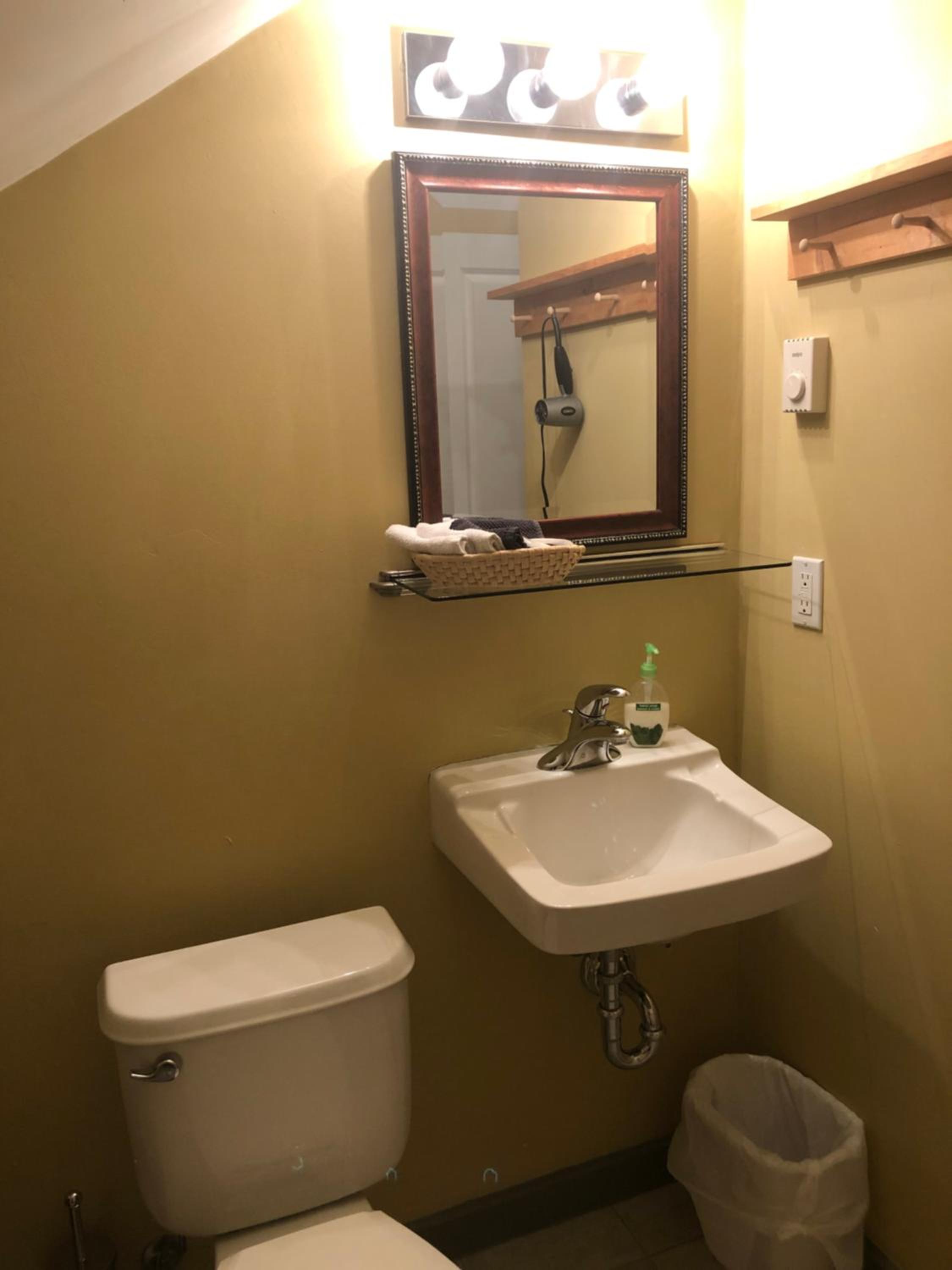 Crowsnest Vineyards Guesthouse