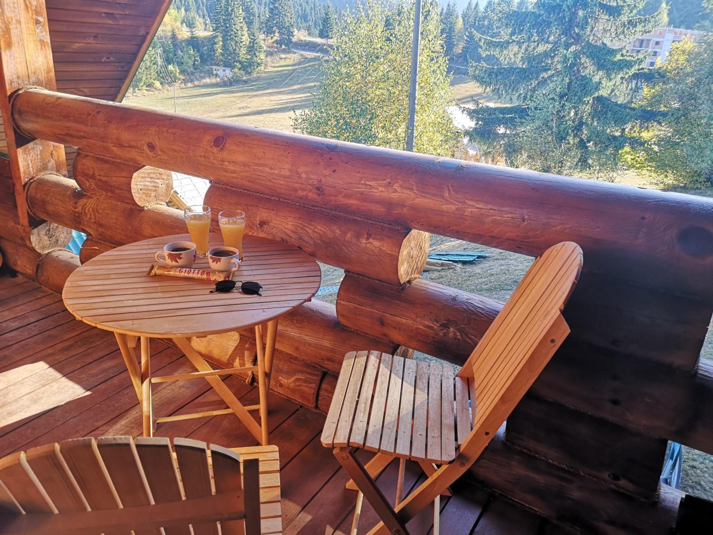 Zlatarske brvnare Zlatar Chalets view 3