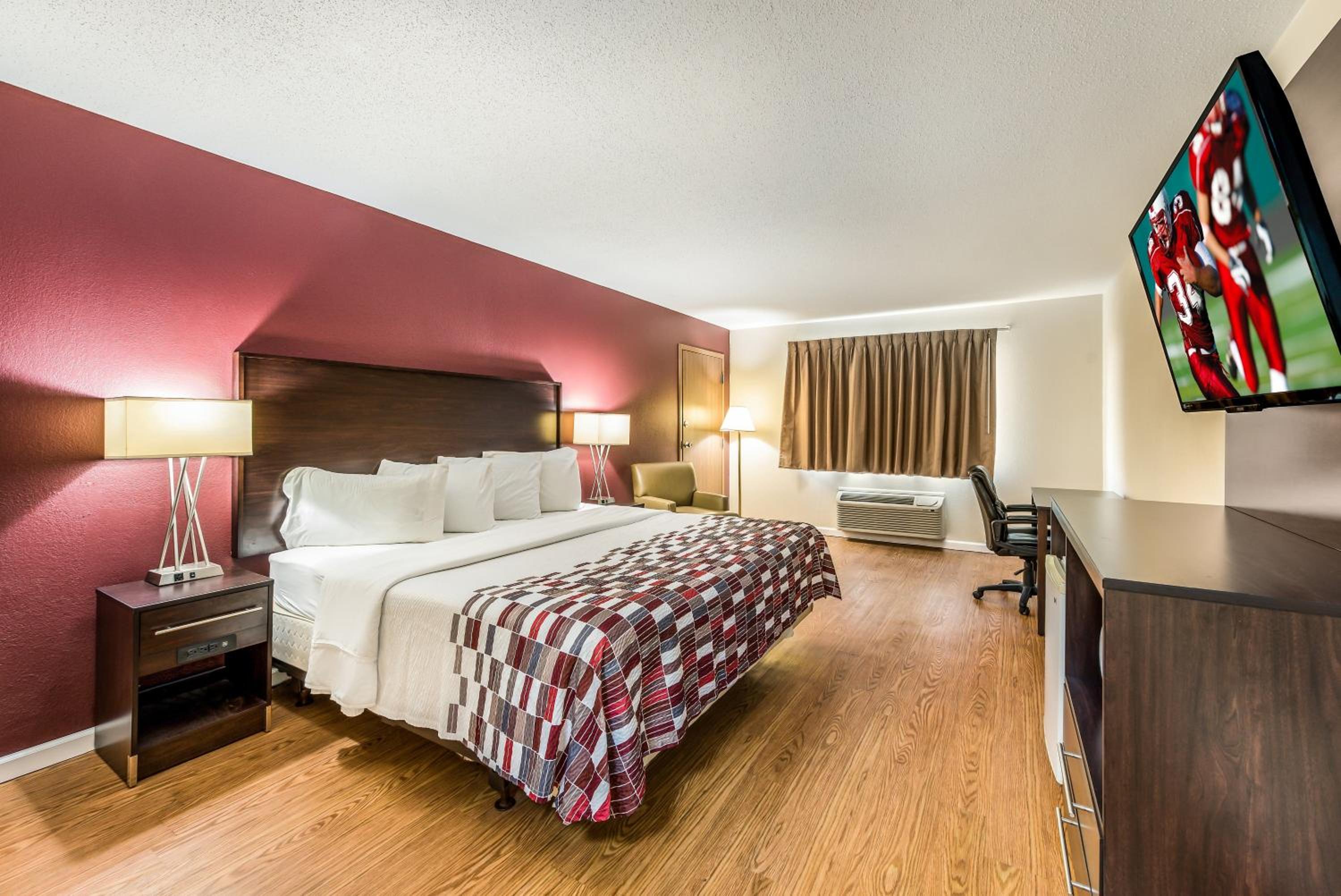 Red Roof Inn  Suites Wapakoneta - Property Image 9