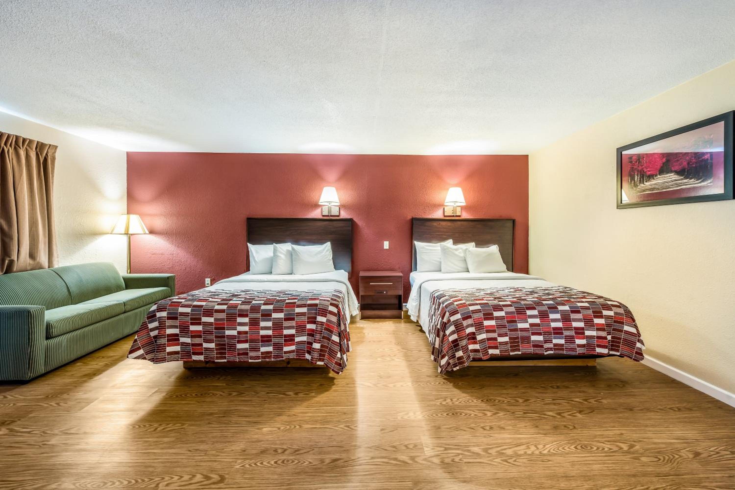 Red Roof Inn  Suites Wapakoneta - Property Image 5