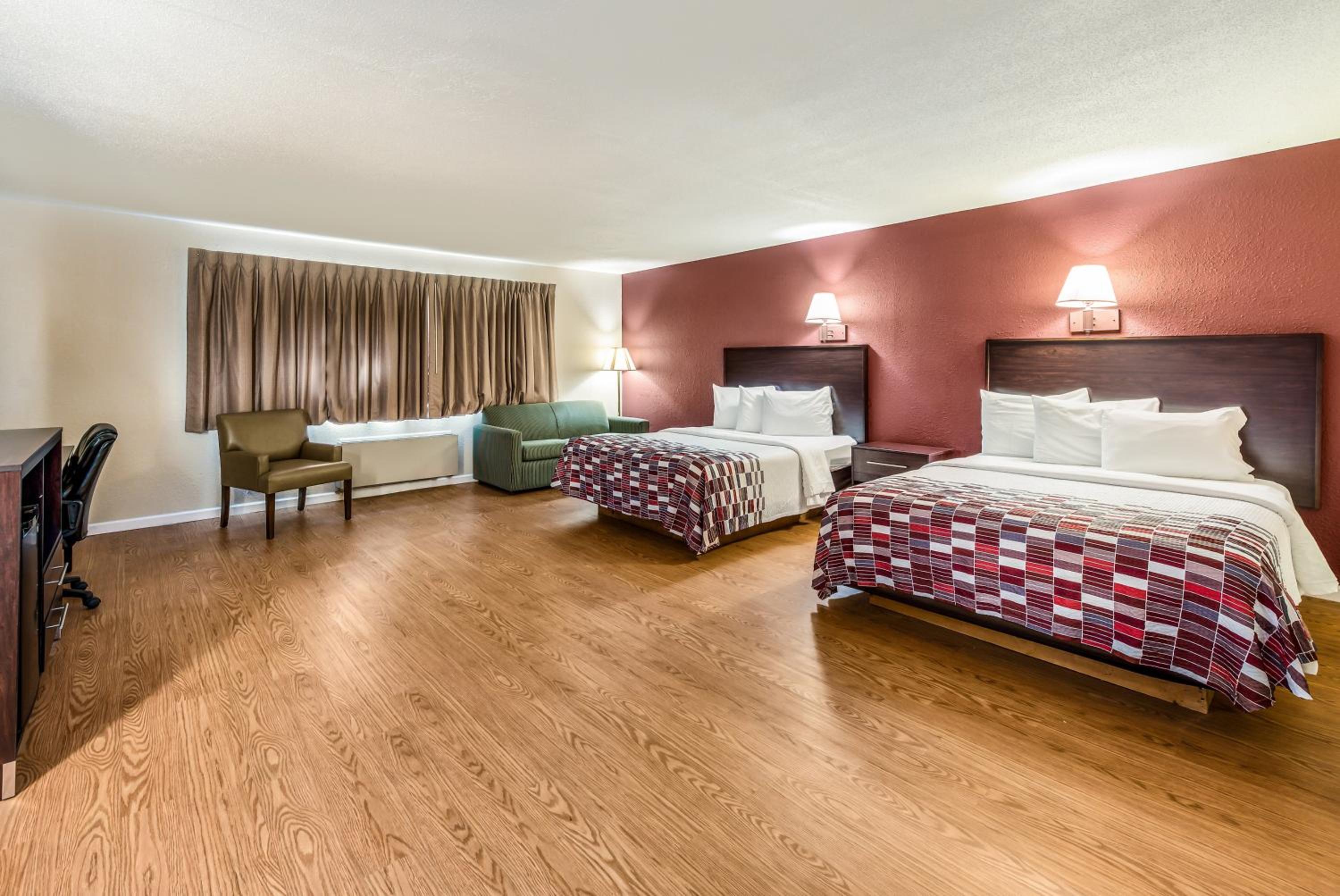 Red Roof Inn  Suites Wapakoneta - Property Image 4