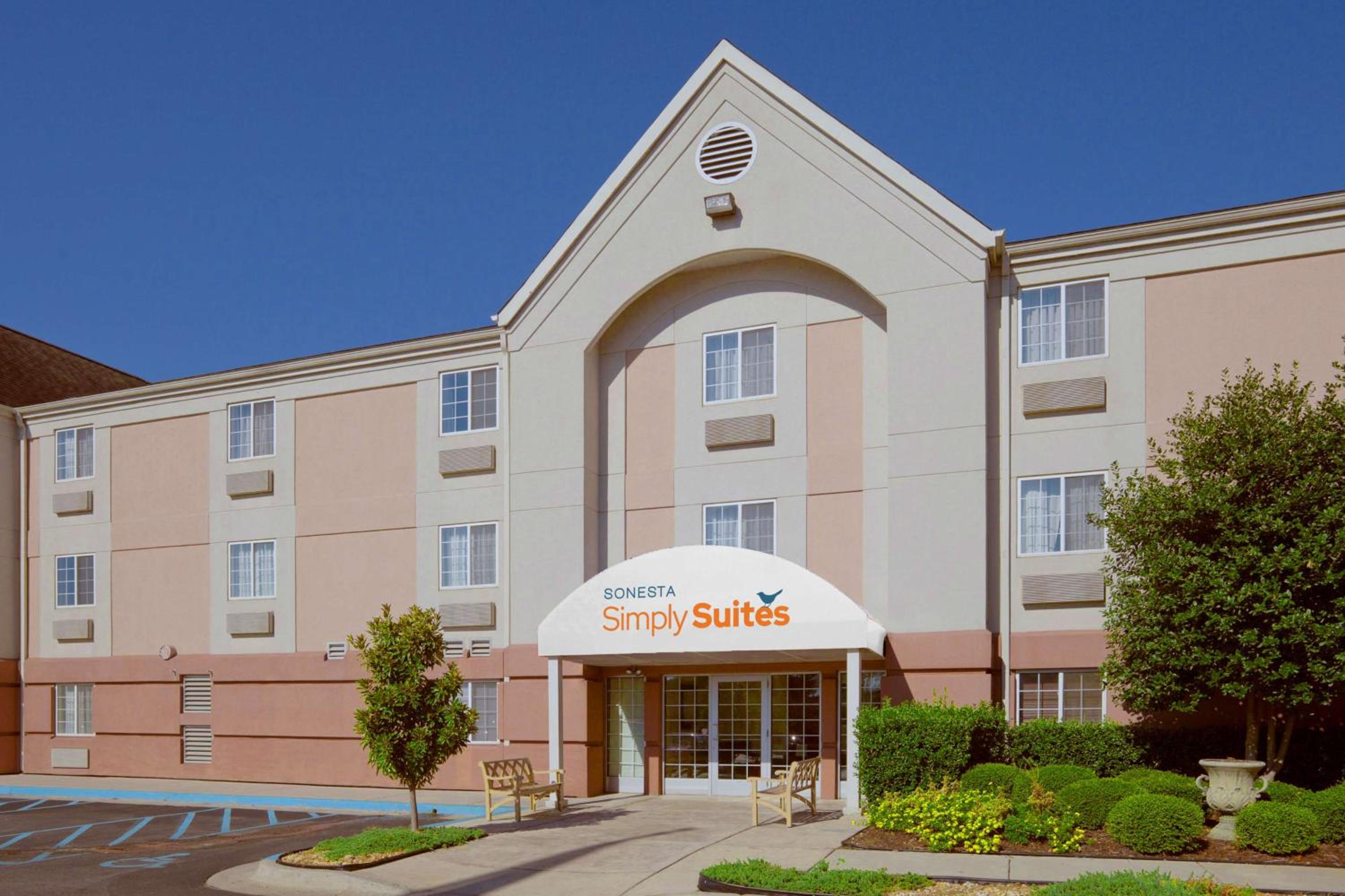 Hotel Sonesta Simply Suites Huntsville Research Park - Image 1