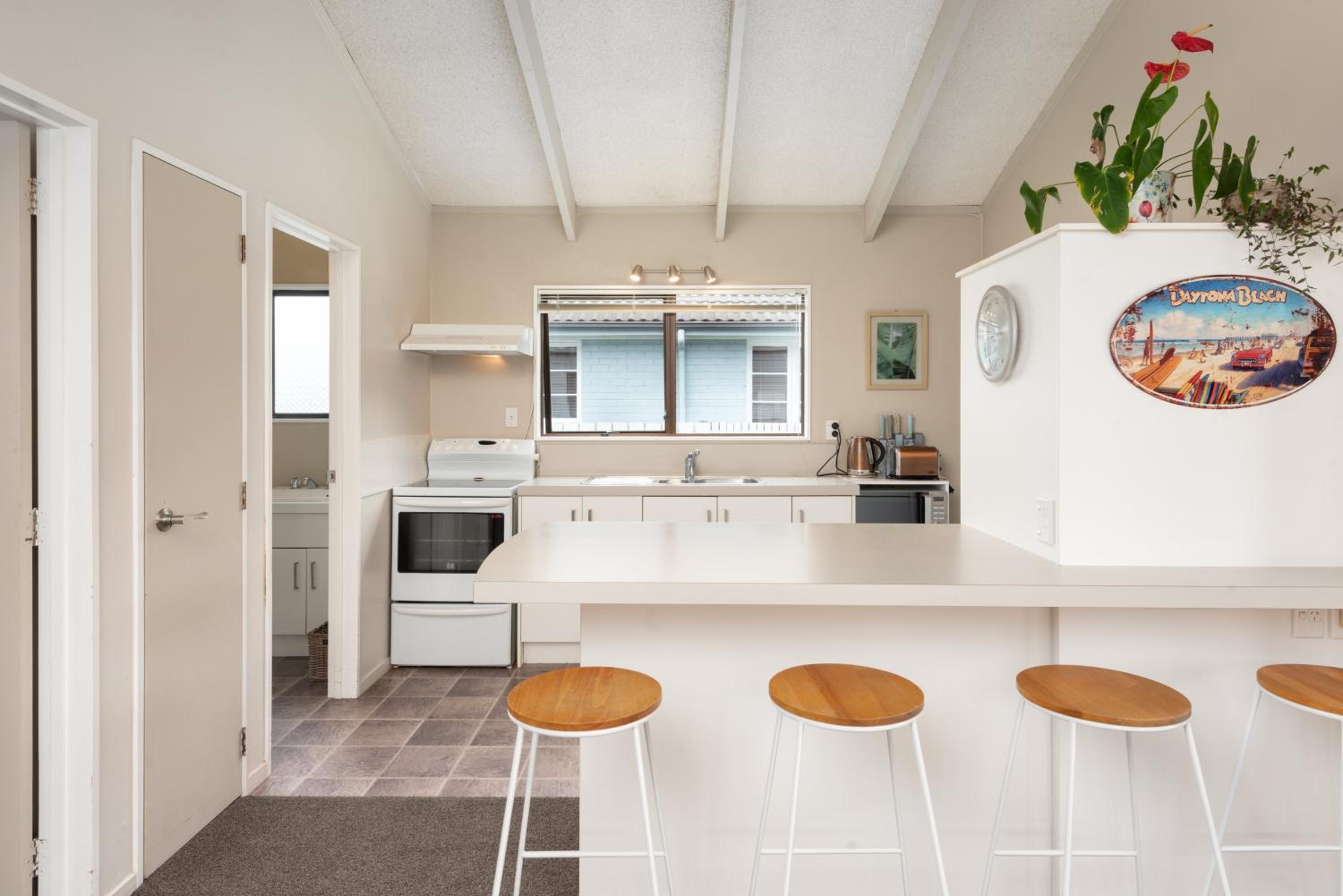 The Mount Beach Pad - Mt Maunganui Holiday Home view 5