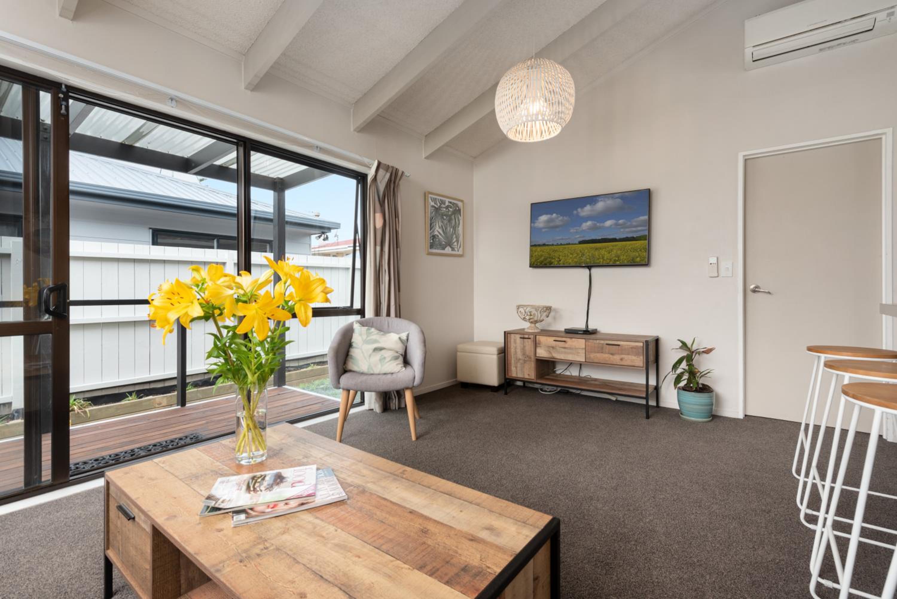 The Mount Beach Pad - Mt Maunganui Holiday Home view 4
