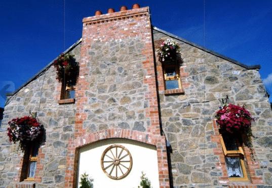 New Overlander Inn