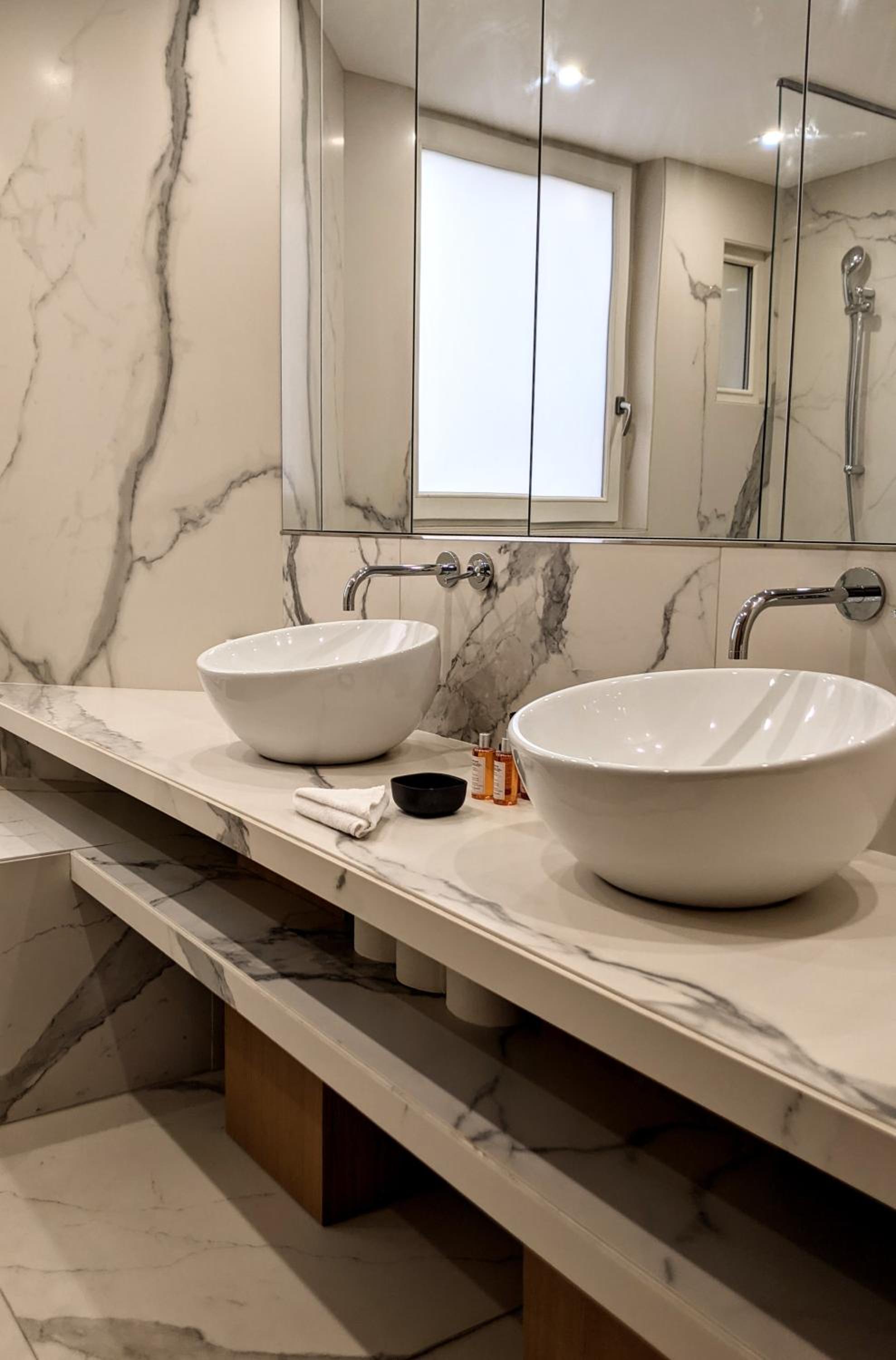 RESIDENCES HARCOURT - Ile Saint Louis - PARIS
