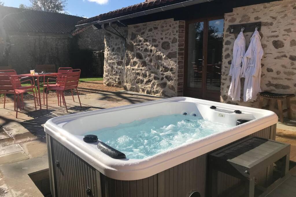 Hotel La Charnière Chadalais - Image 1