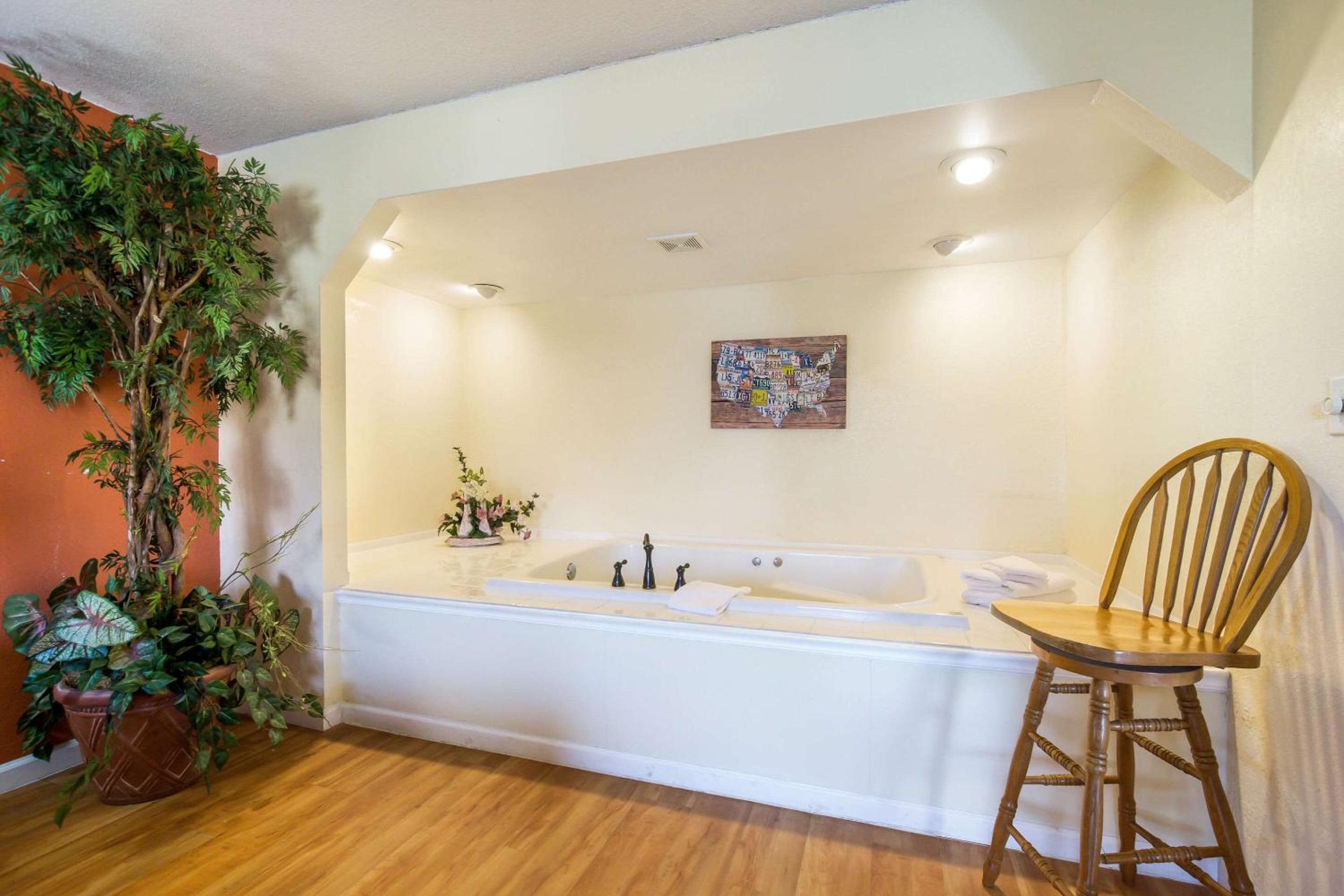 Danville Vacations - Americas Best Value Inn Danville - Property Image 4